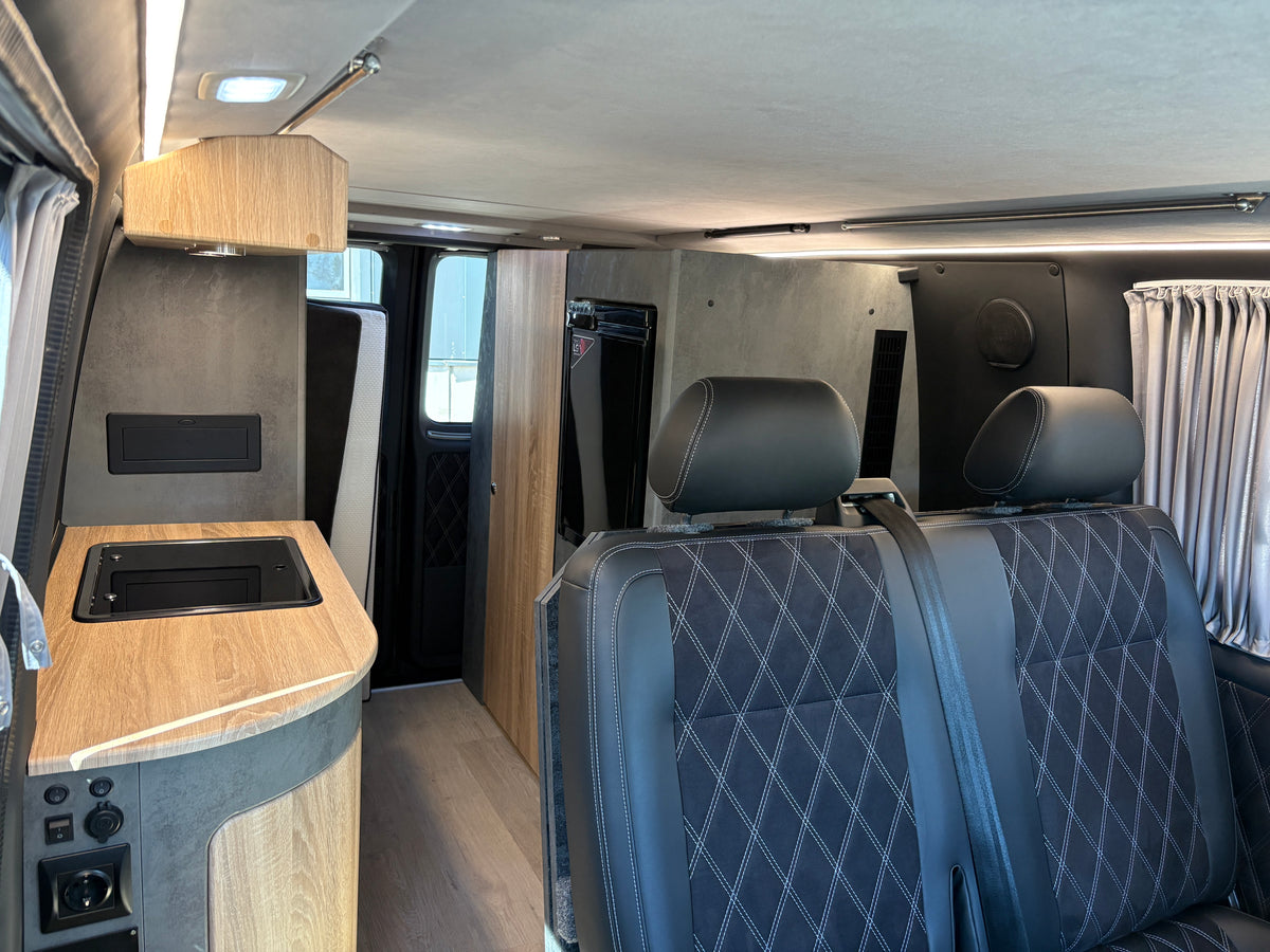 Volkswagen T6.1 Camper mit Aufstelldach & integriertem WC mit Kassettentoilette, 2.0 TDI, 150 PS / 110KW, Schalter - 6 Gang | VW Bulli Wohnmobil Campervan Kastenwagen
