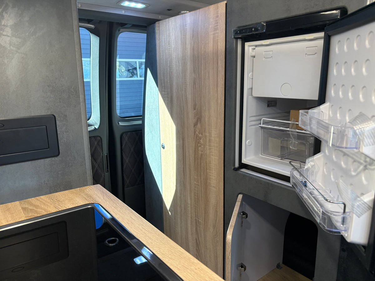 Volkswagen T6.1 Camper mit Aufstelldach & integriertem WC mit Kassettentoilette, 2.0 TDI, 150 PS / 110KW, Schalter - 6 Gang | VW Bulli Wohnmobil Campervan Kastenwagen