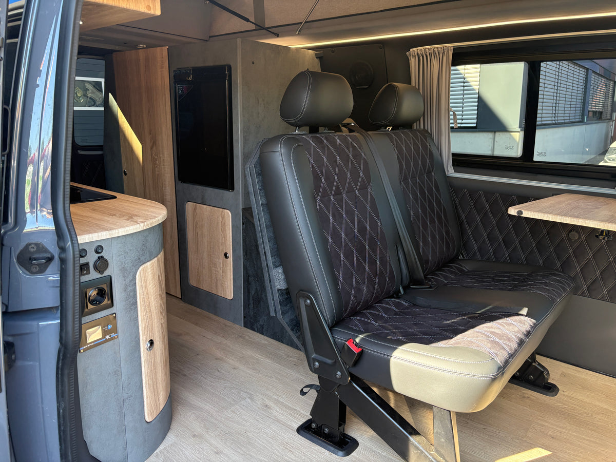 Volkswagen T6.1 Camper mit Aufstelldach & integriertem WC mit Kassettentoilette, 2.0 TDI, 150 PS / 110KW, Schalter - 6 Gang | VW Bulli Wohnmobil Campervan Kastenwagen