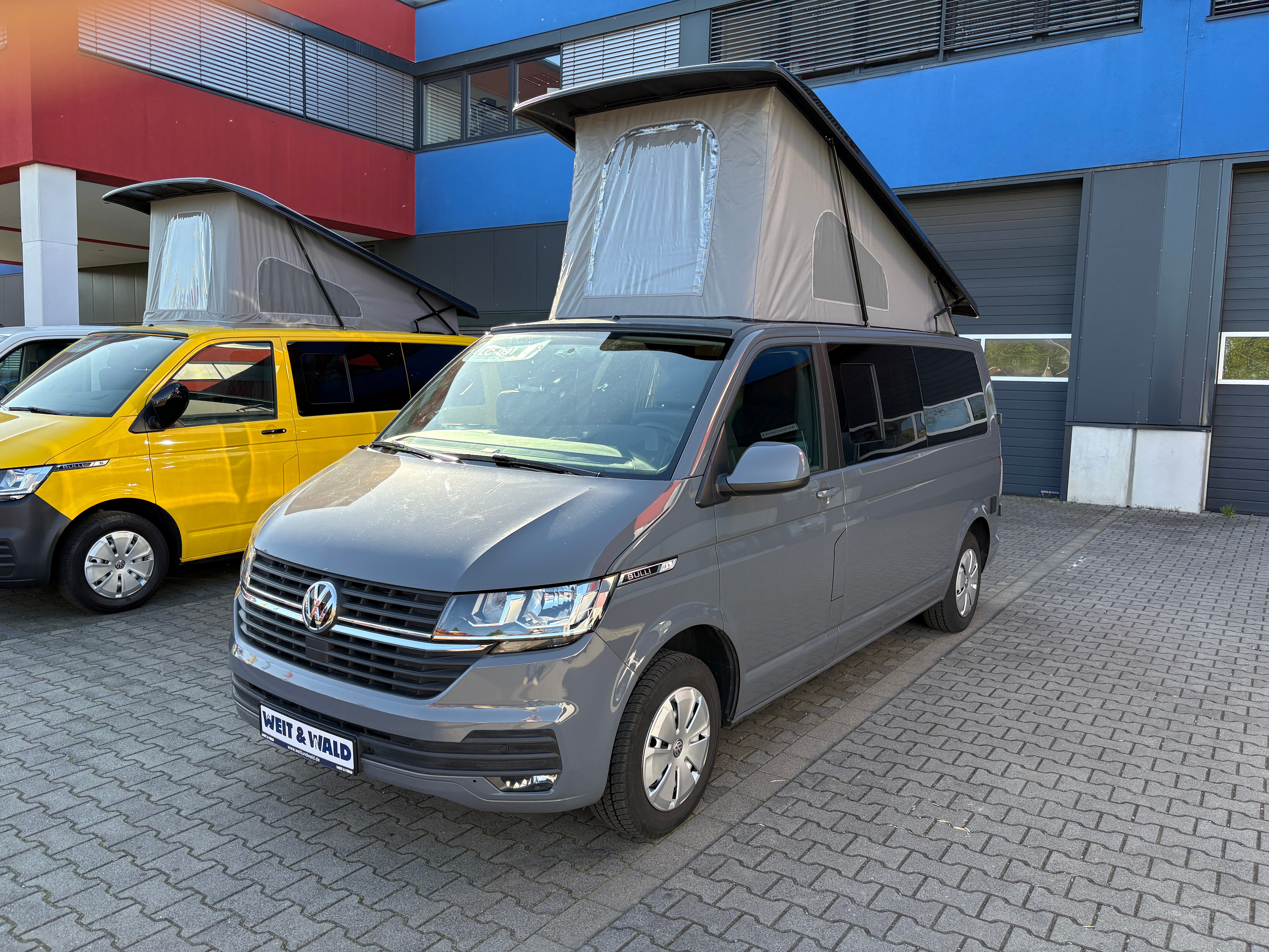 Volkswagen T6.1 Camper mit Schlafdach & WC 2.0 TDI, 150 PS, Grau, Schalter - 6 Gang | VW Bulli Wohmobil Campervan | KM-Stand: 107.000 km, EZ: 10.2022, Foto 37 | Weit & Wald Mönchengladbach