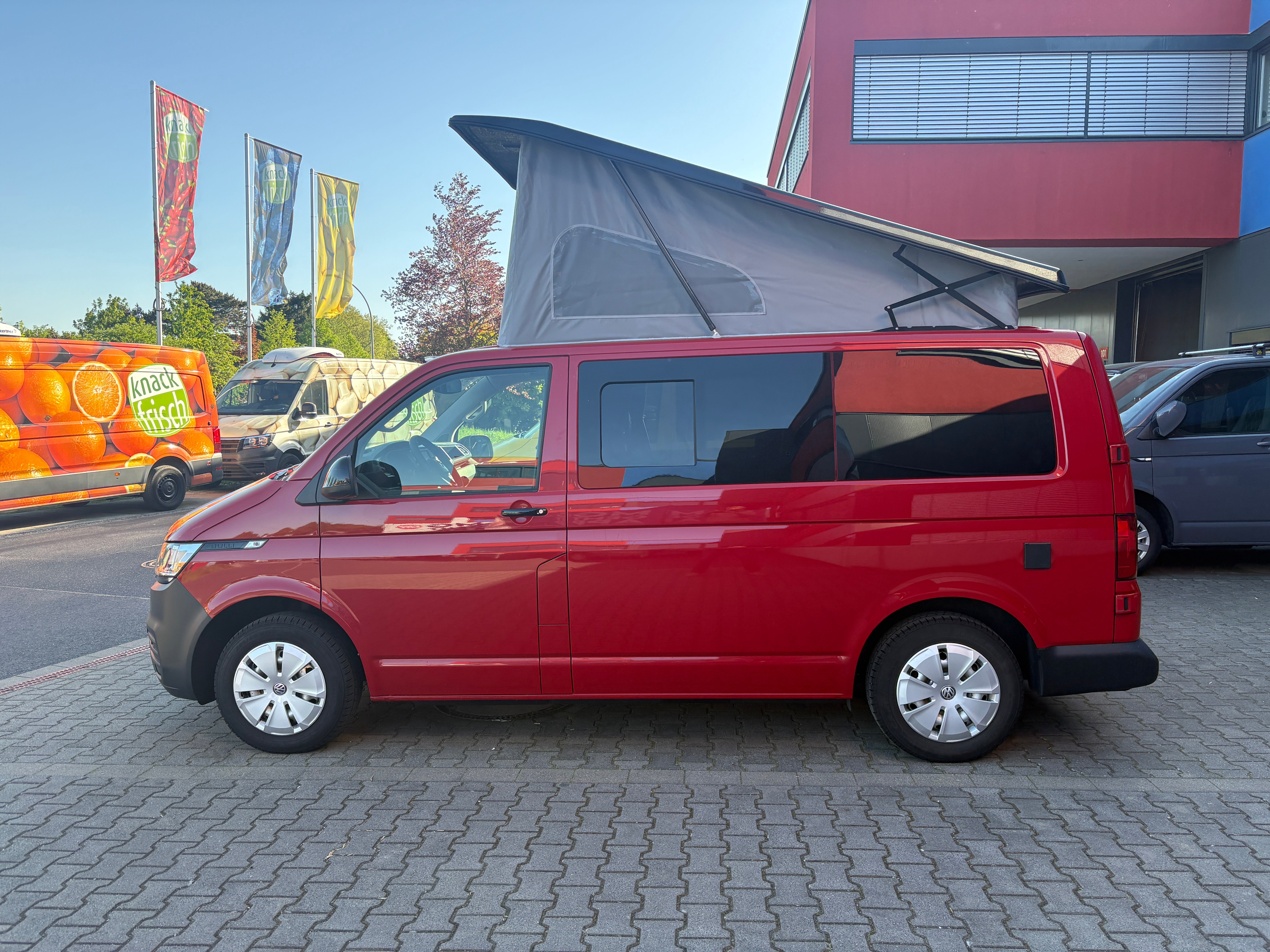 Volkswagen T6.1 Camper mit Schlafdach 2.0 TDI, 110 PS, Rot | VW Bulli Wohmobil Campervan | KM-Stand: 94.000 km, EZ: 09.2020, Foto 8 | Weit & Wald Mönchengladbach