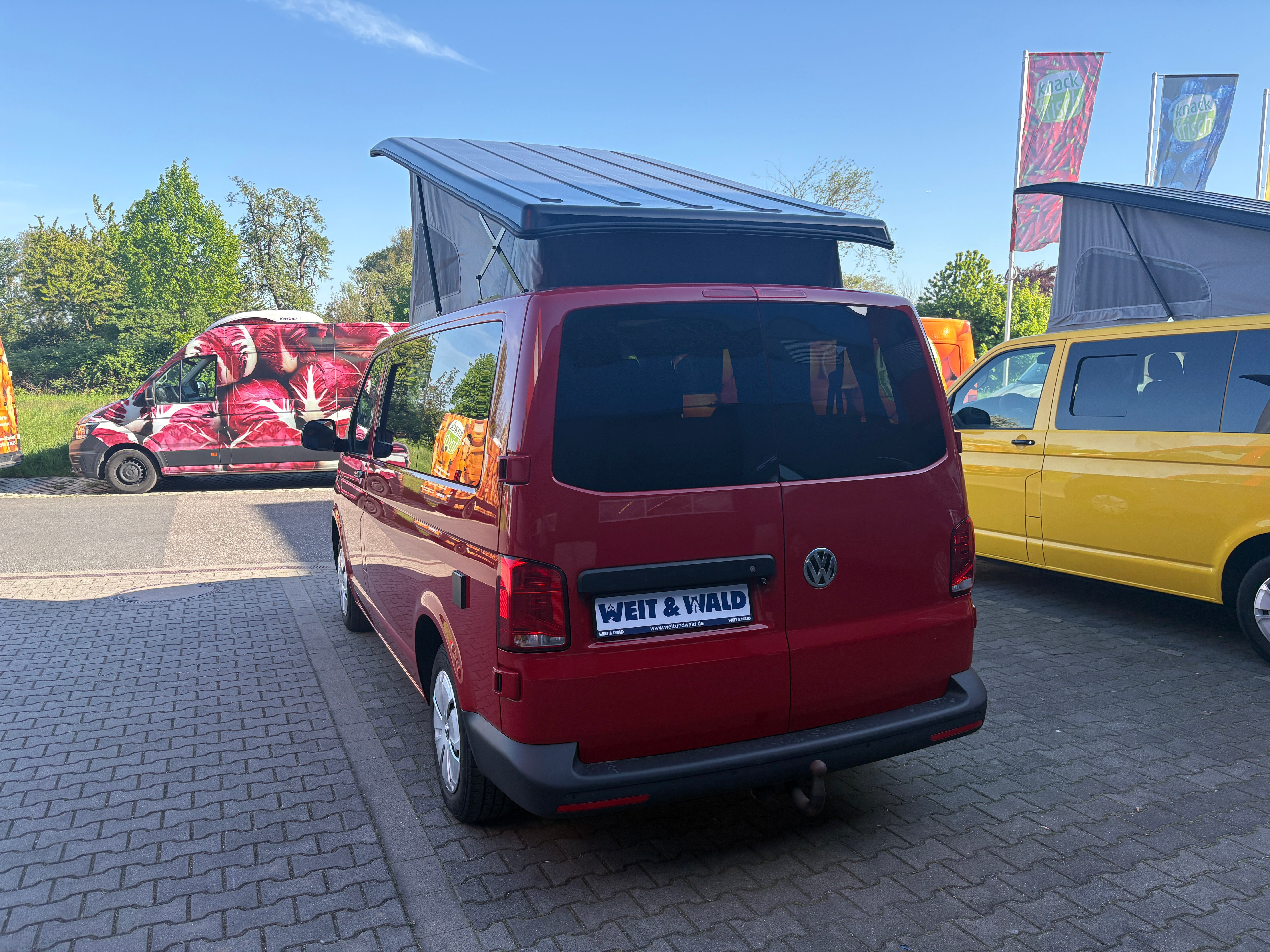 Volkswagen T6.1 Camper mit Schlafdach 2.0 TDI, 110 PS, Rot | VW Bulli Wohmobil Campervan | KM-Stand: 94.000 km, EZ: 09.2020, Foto 12 | Weit & Wald Mönchengladbach