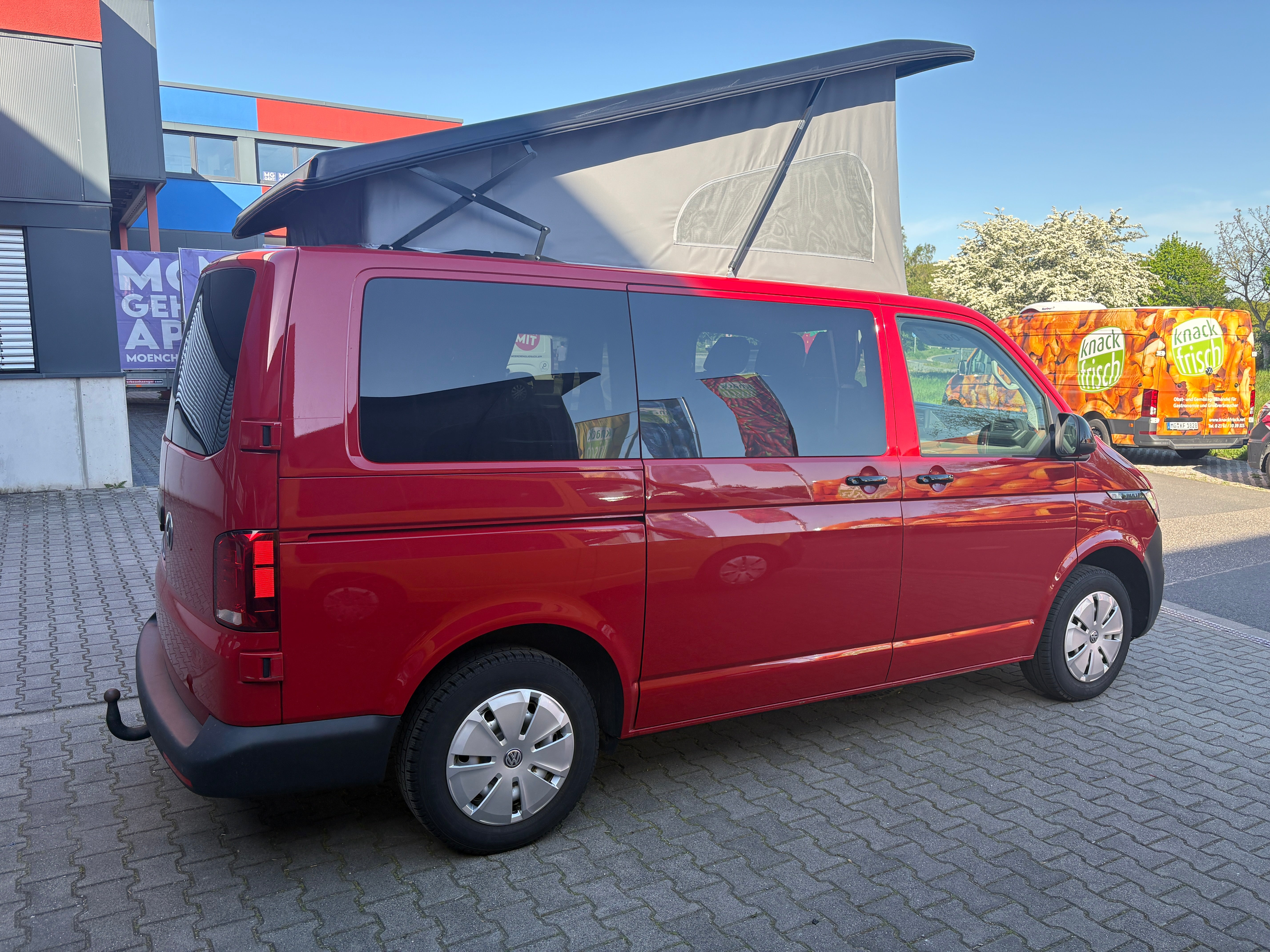 Volkswagen T6.1 Camper mit Schlafdach 2.0 TDI, 110 PS, Rot | VW Bulli Wohmobil Campervan | KM-Stand: 94.000 km, EZ: 09.2020, Foto 9 | Weit & Wald Mönchengladbach