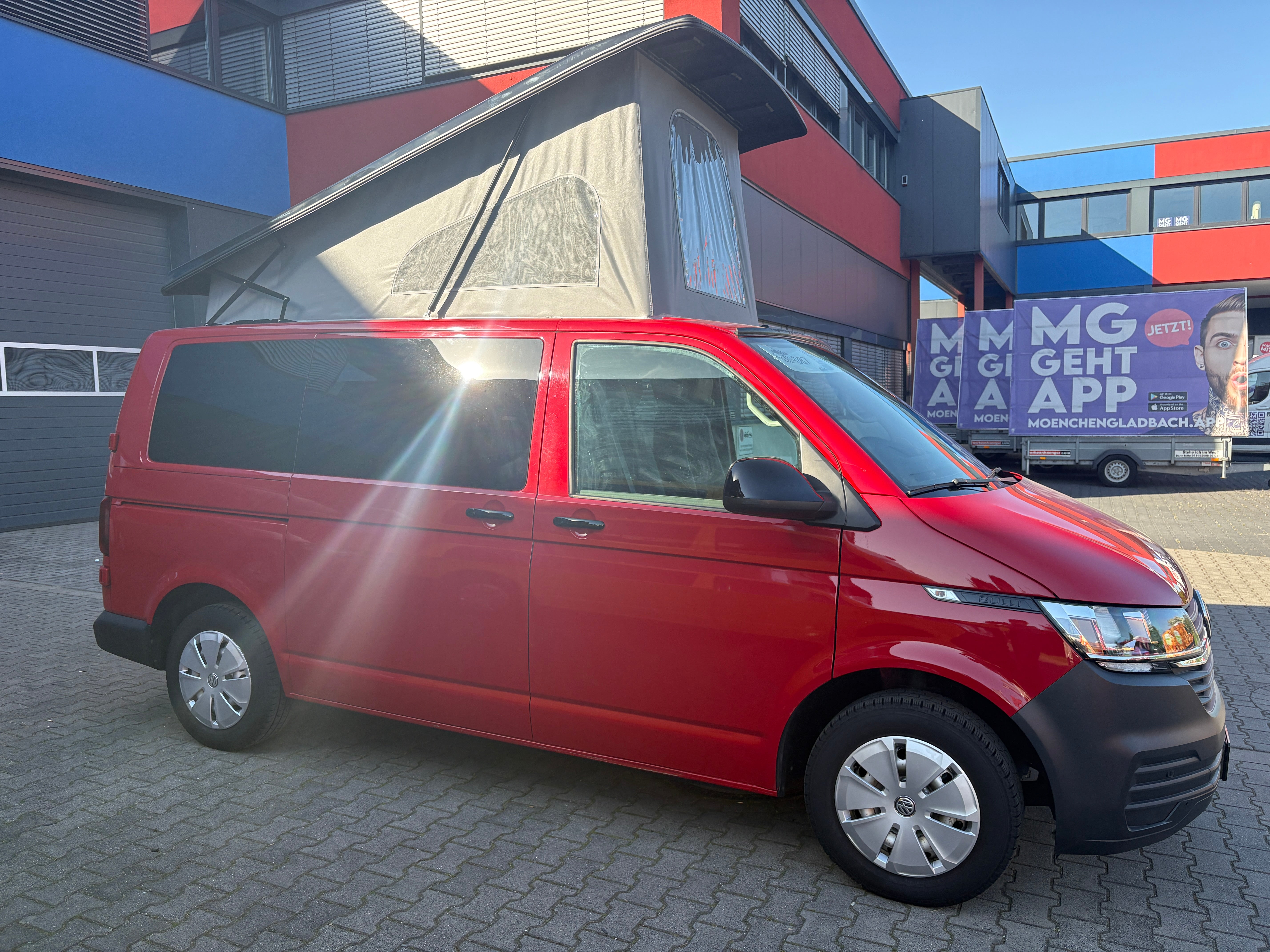 Volkswagen T6.1 Camper mit Schlafdach 2.0 TDI, 110 PS, Rot | VW Bulli Wohmobil Campervan | KM-Stand: 94.000 km, EZ: 09.2020, Foto 5 | Weit & Wald Mönchengladbach