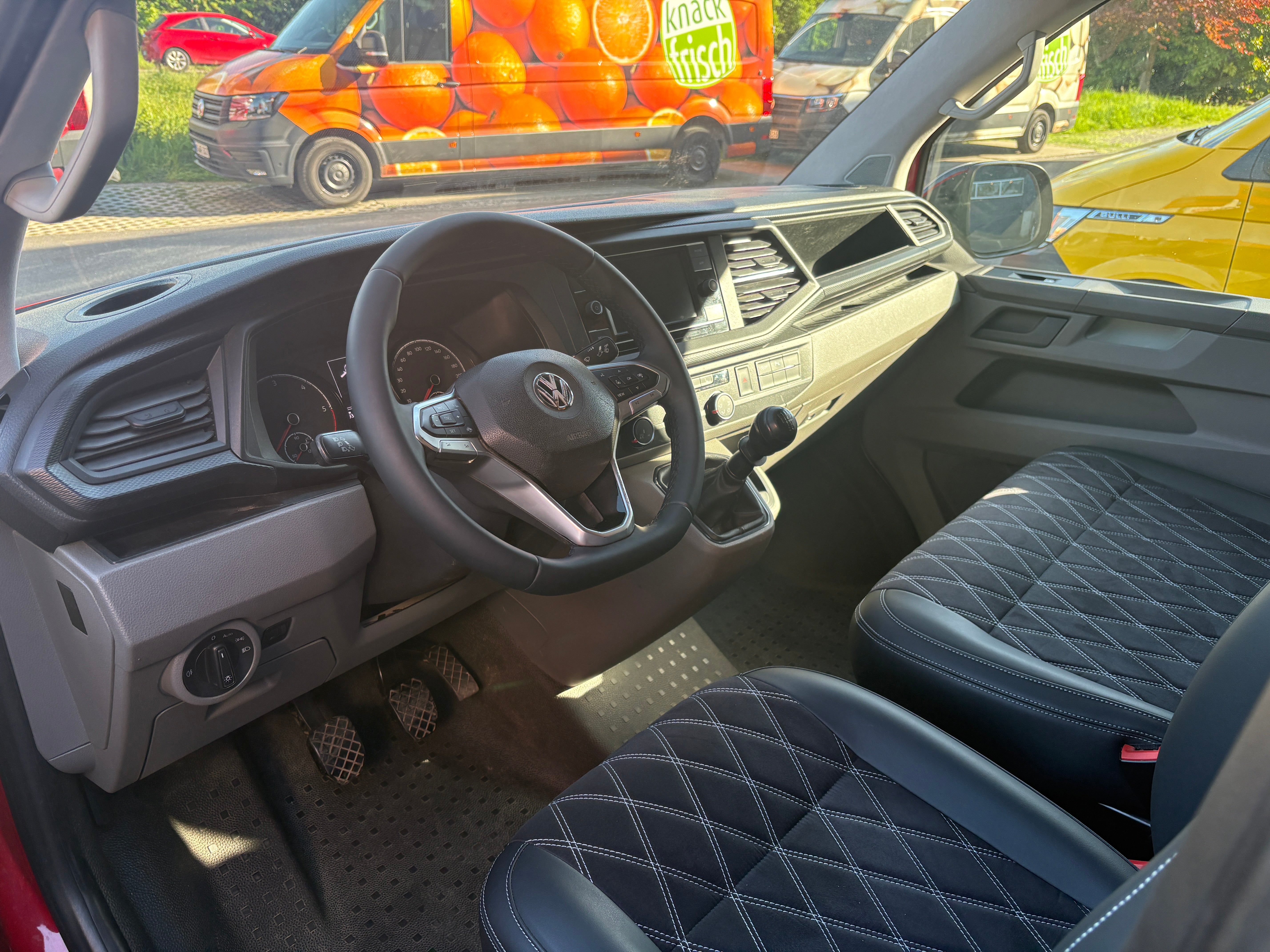 Volkswagen T6.1 Camper mit Schlafdach 2.0 TDI, 110 PS, Rot | VW Bulli Wohmobil Campervan | KM-Stand: 94.000 km, EZ: 09.2020, Foto 13 | Weit & Wald Mönchengladbach