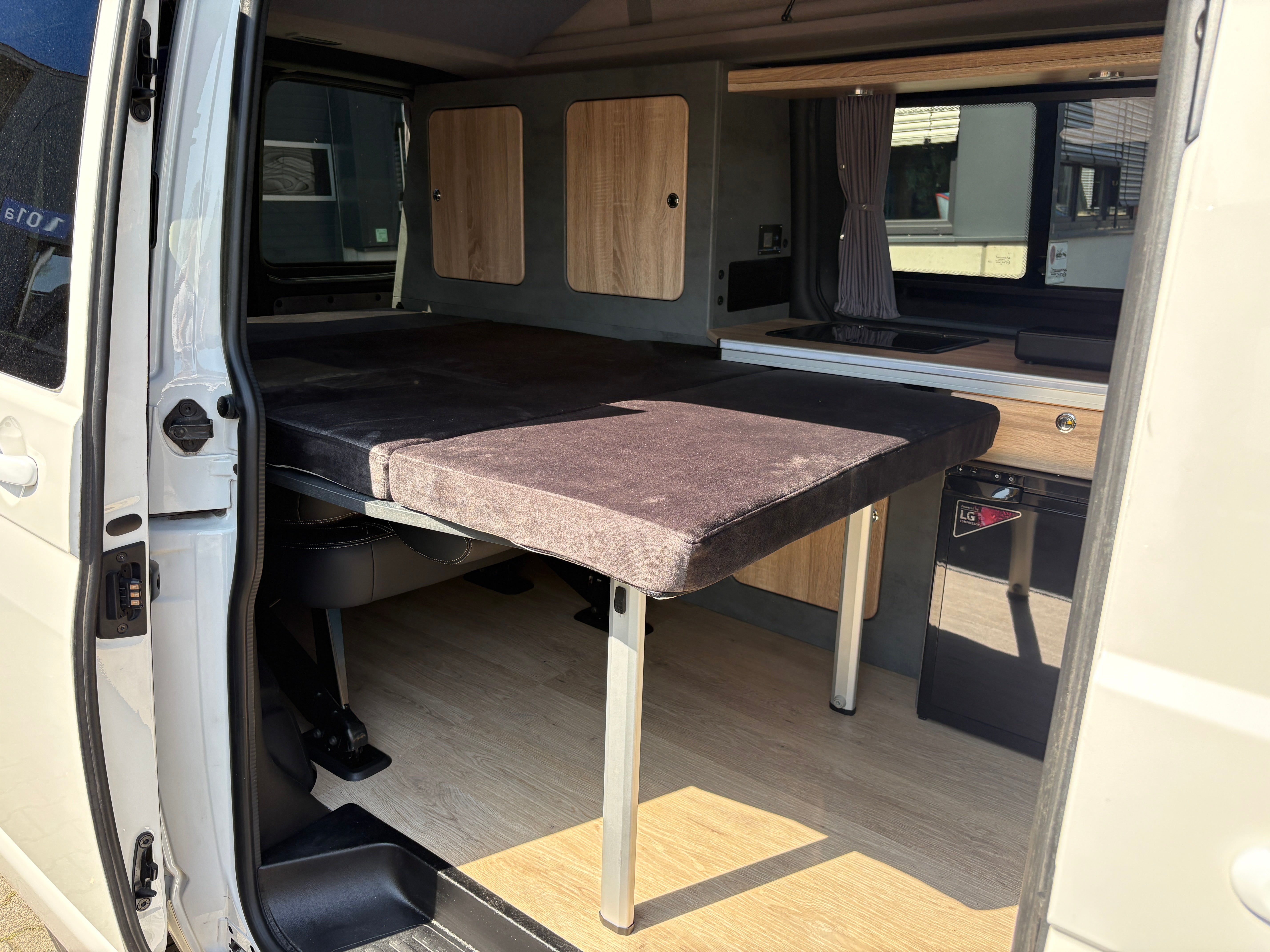 Volkswagen T6 Camper mit Aufstelldach, 2.0 TDI, 114 PS / 84KW | VW Bulli Wohnmobil Campervan Kastenwagen