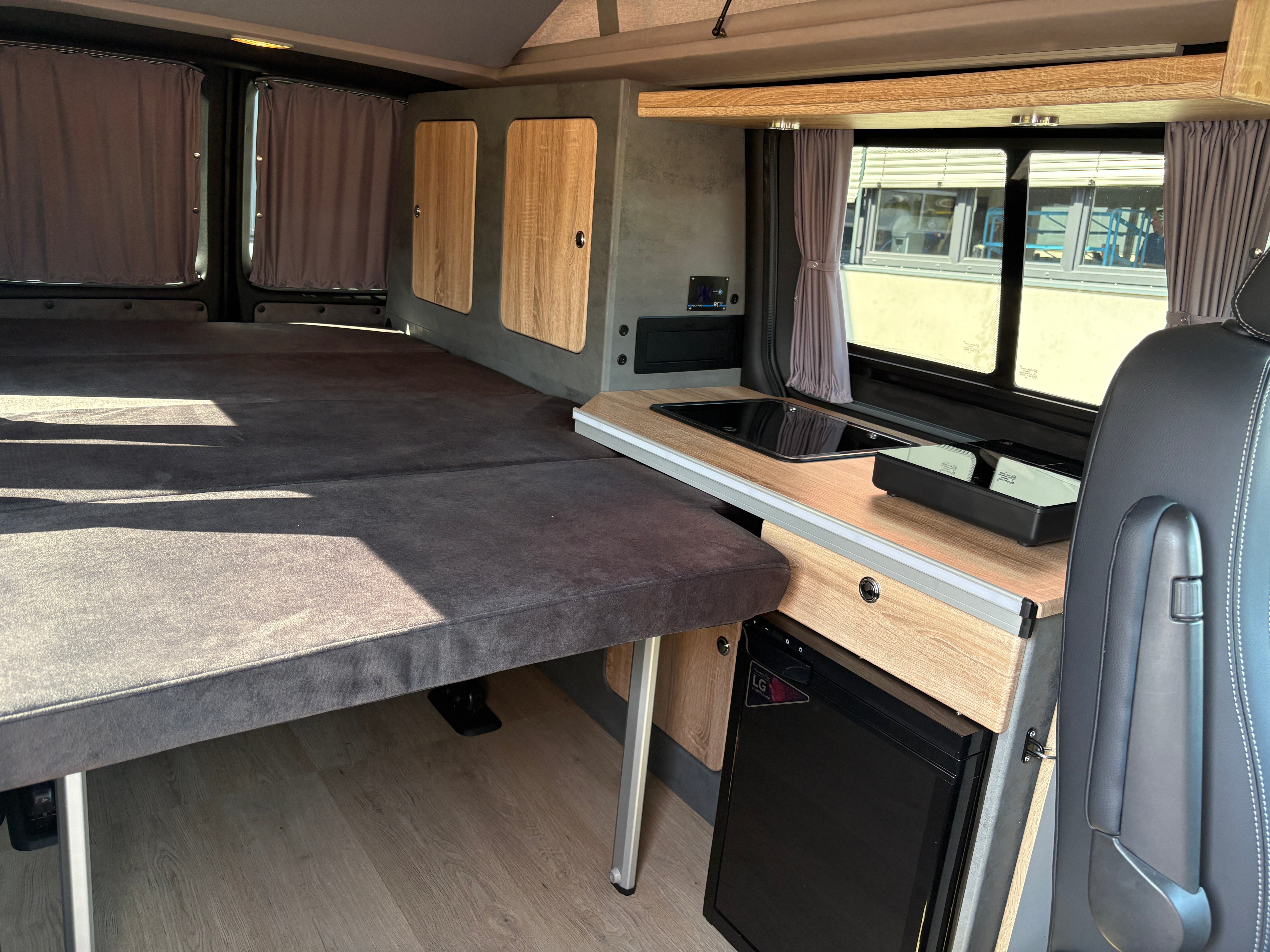 Volkswagen T6 Camper mit Aufstelldach, 2.0 TDI, 114 PS / 84KW | VW Bulli Wohnmobil Campervan Kastenwagen