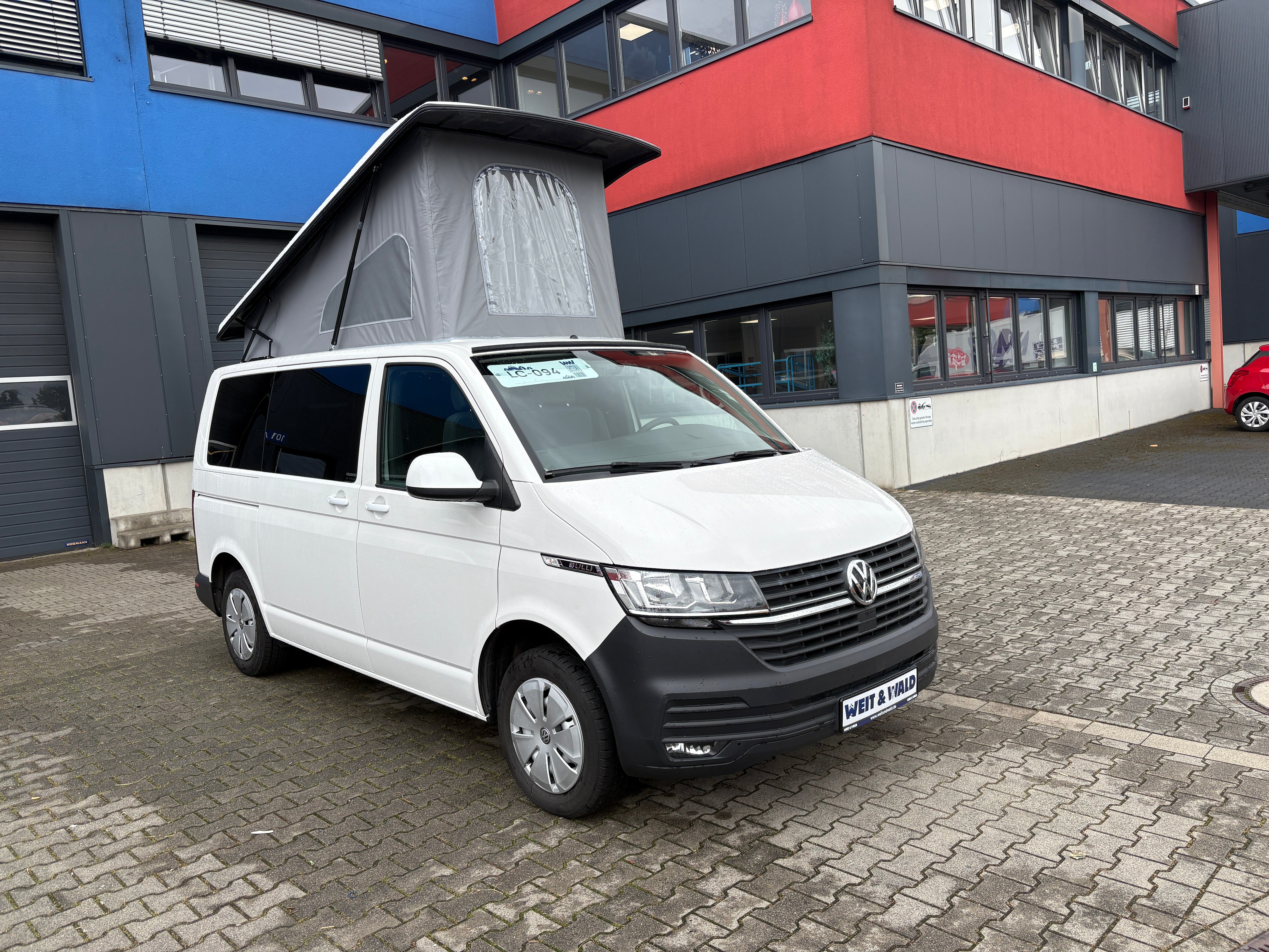 Volkswagen T6.1 Camper mit Aufstelldach, 2.0 TDI, 150 PS / 110KW, Schalter - 6 Gang | VW Bulli Wohnmobil Campervan Kastenwagen