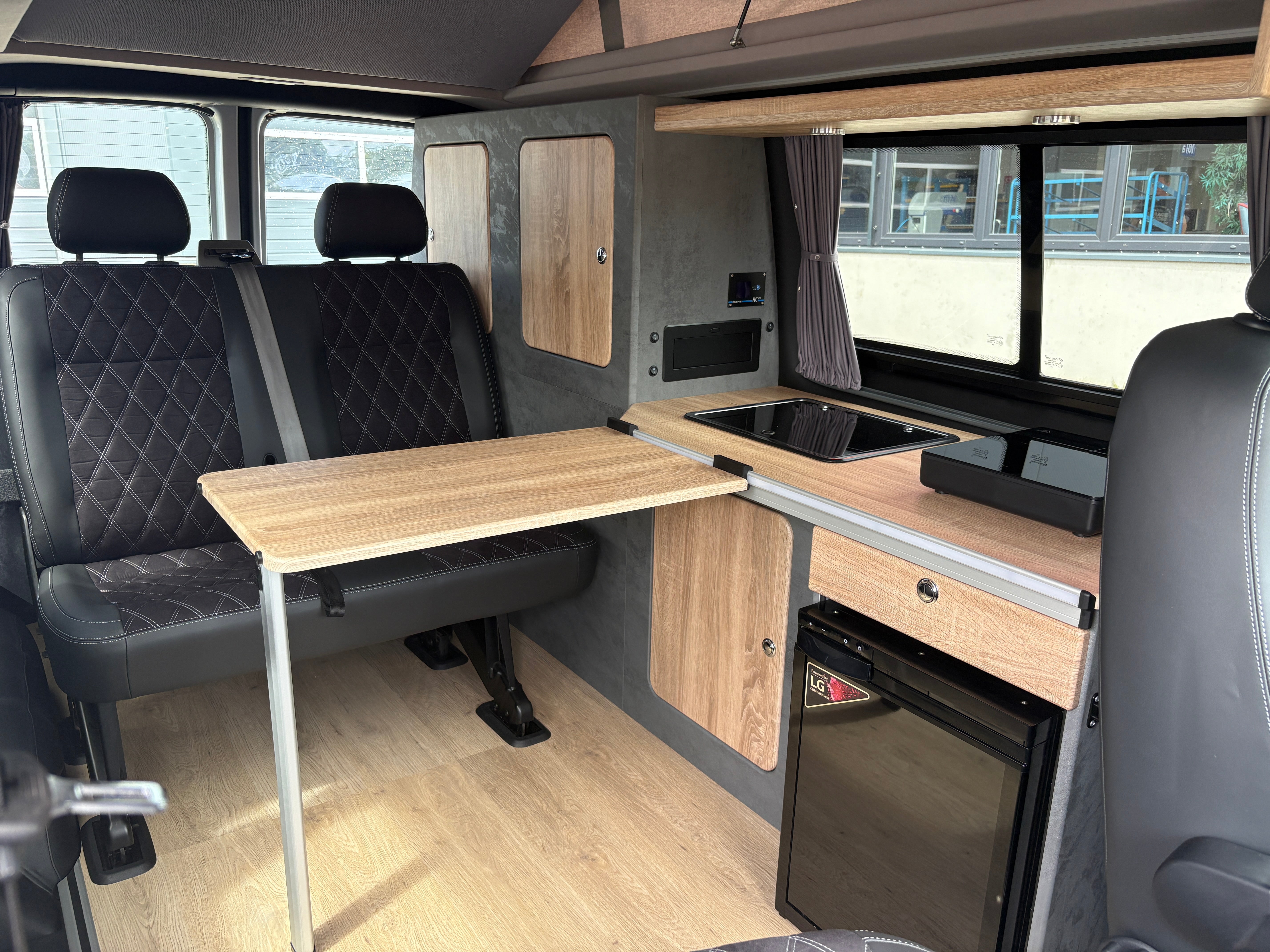 Volkswagen T6.1 Camper mit Aufstelldach, 2.0 TDI, 150 PS / 110KW, DSG | VW Bulli Wohnmobil Campervan Kastenwagen