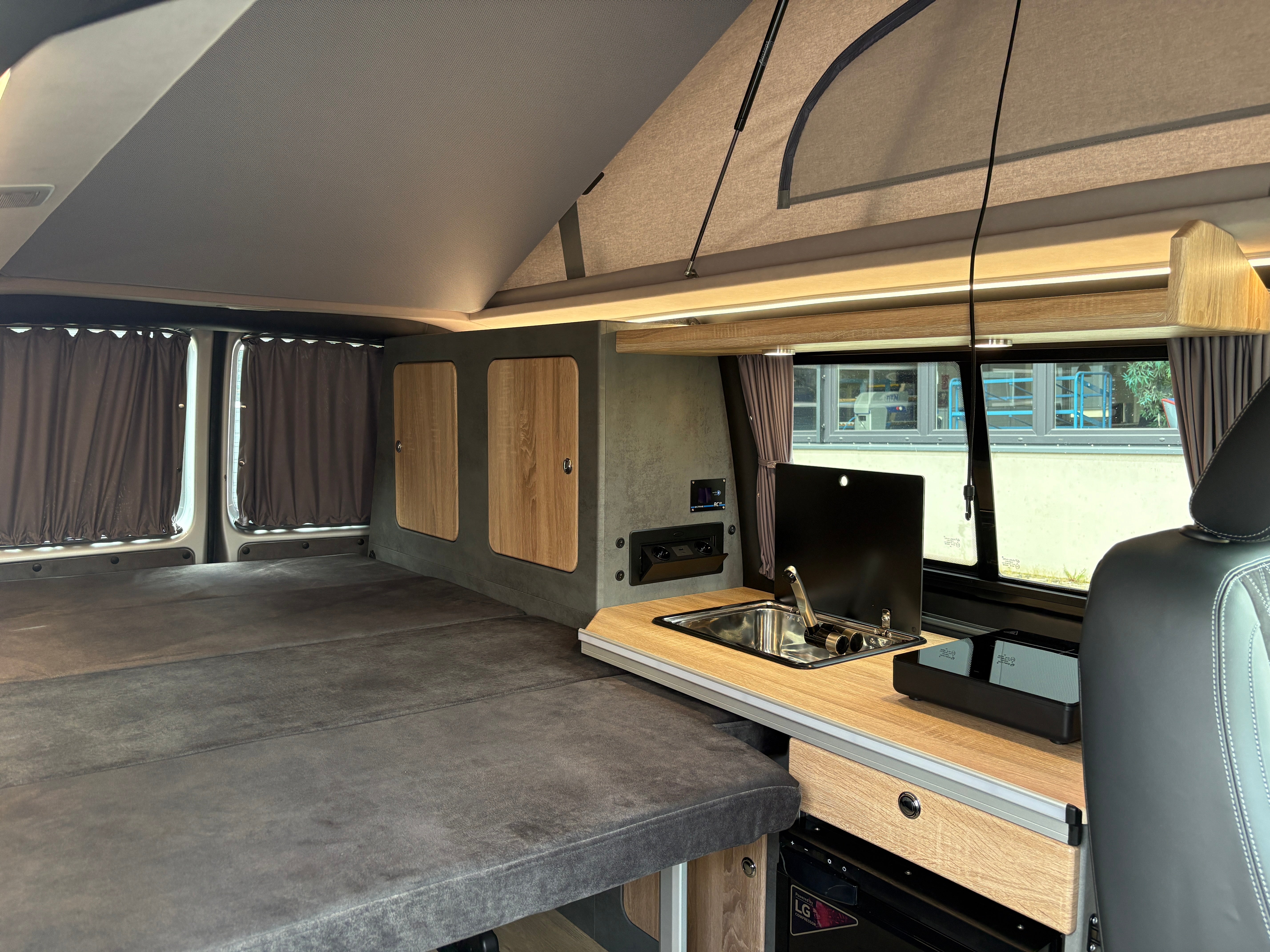 Volkswagen T6.1 Camper mit Aufstelldach, 2.0 TDI, 150 PS / 110KW, DSG | VW Bulli Wohnmobil Campervan Kastenwagen