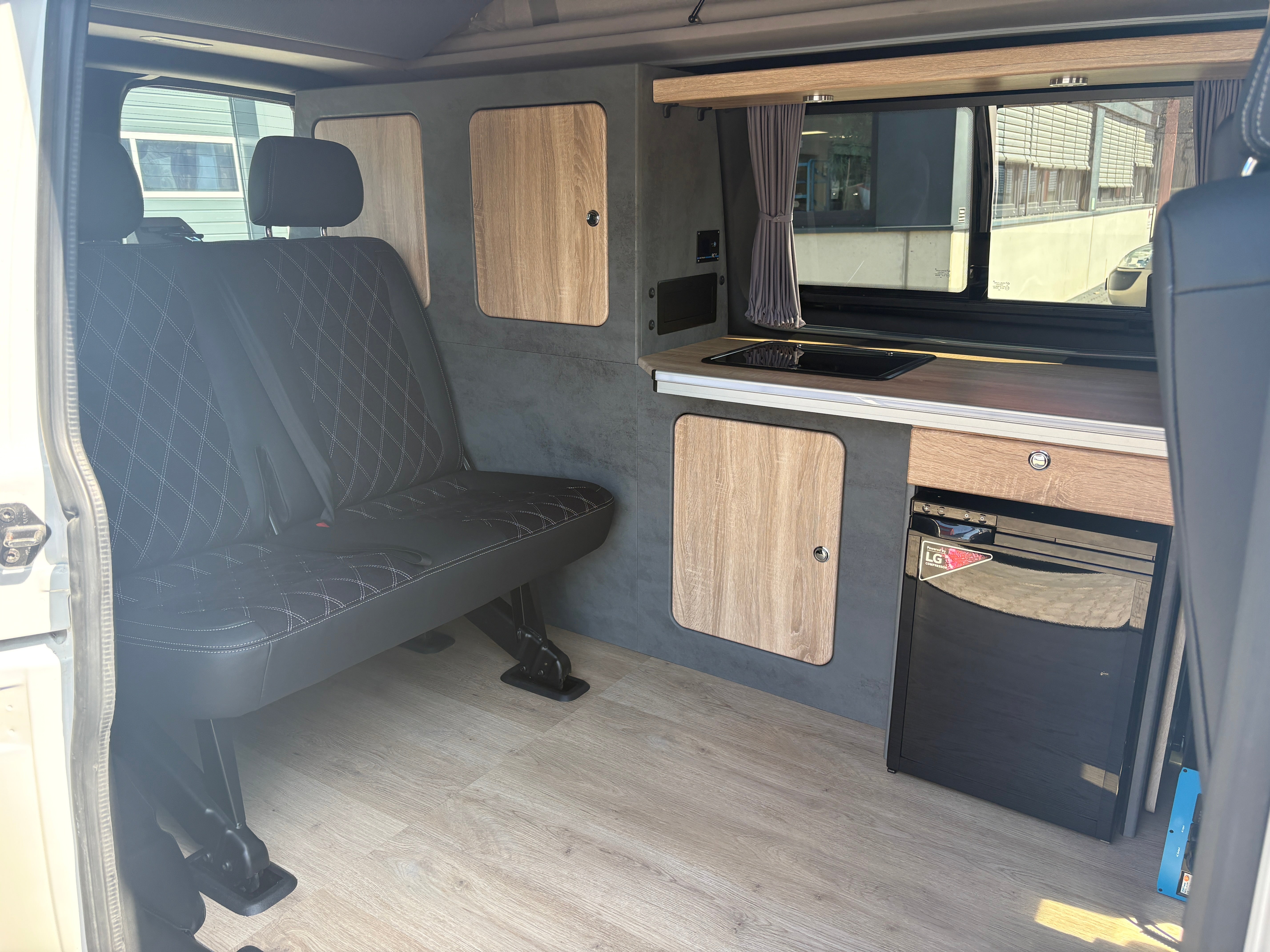 Volkswagen T6.1 Camper mit Aufstelldach, 2.0 TDI, 110 PS / 81KW | VW Bulli Wohnmobil Campervan Kastenwagen