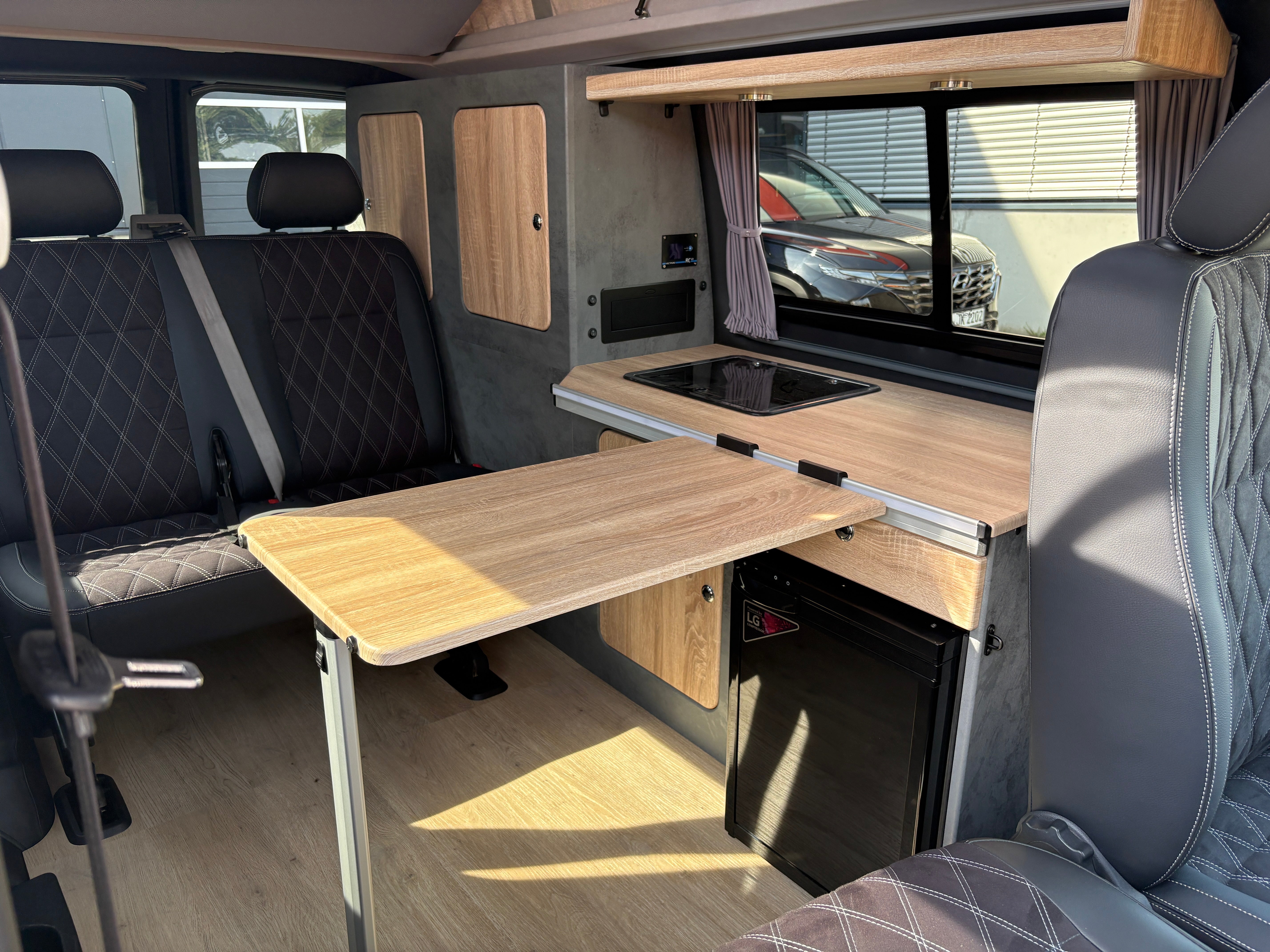 Volkswagen T6.1 Camper mit Aufstelldach, 2.0 TDI, 110 PS / 81KW | VW Bulli Wohnmobil Campervan Kastenwagen