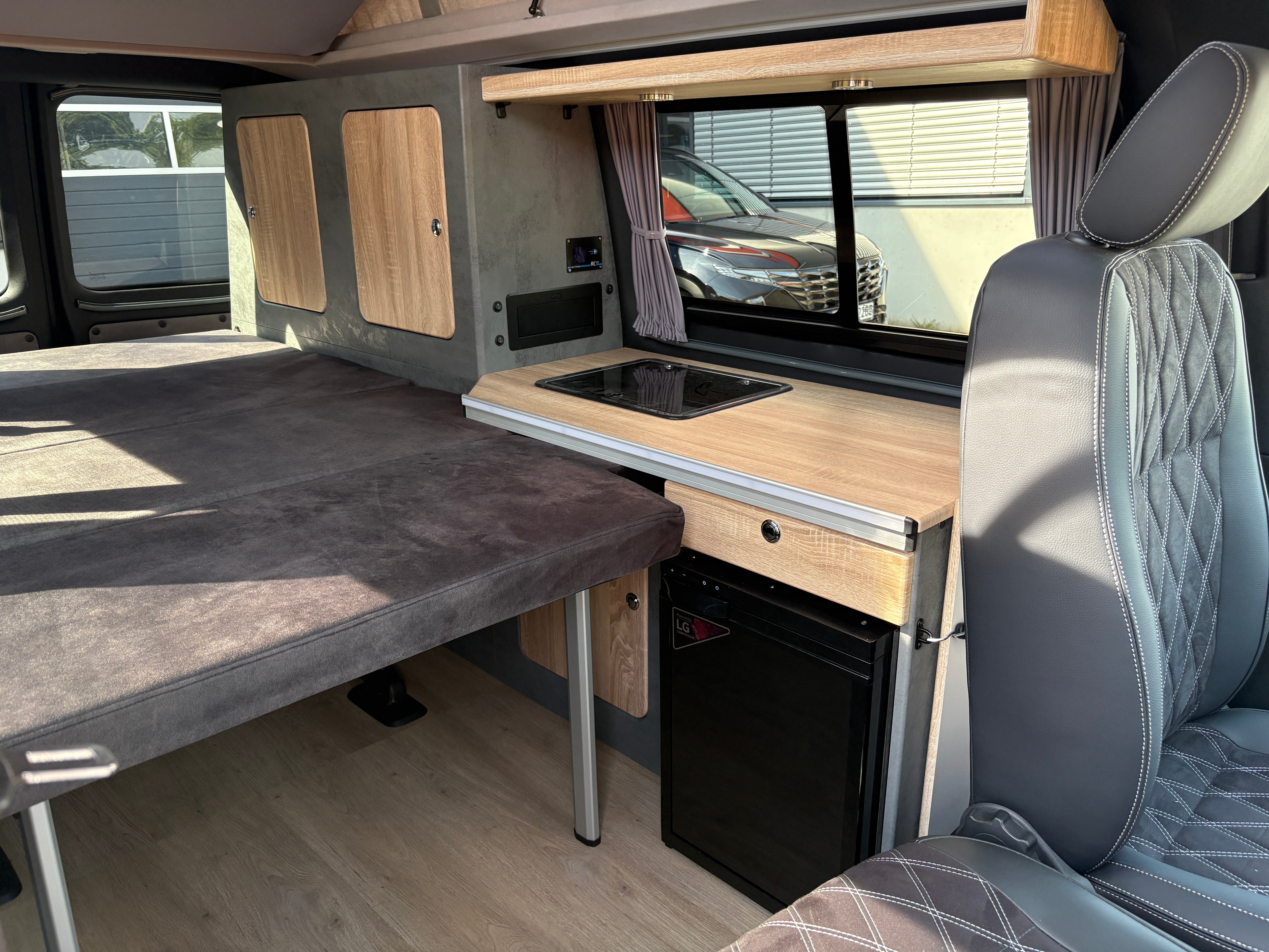 Volkswagen T6.1 Camper mit Aufstelldach, 2.0 TDI, 110 PS / 81KW | VW Bulli Wohnmobil Campervan Kastenwagen