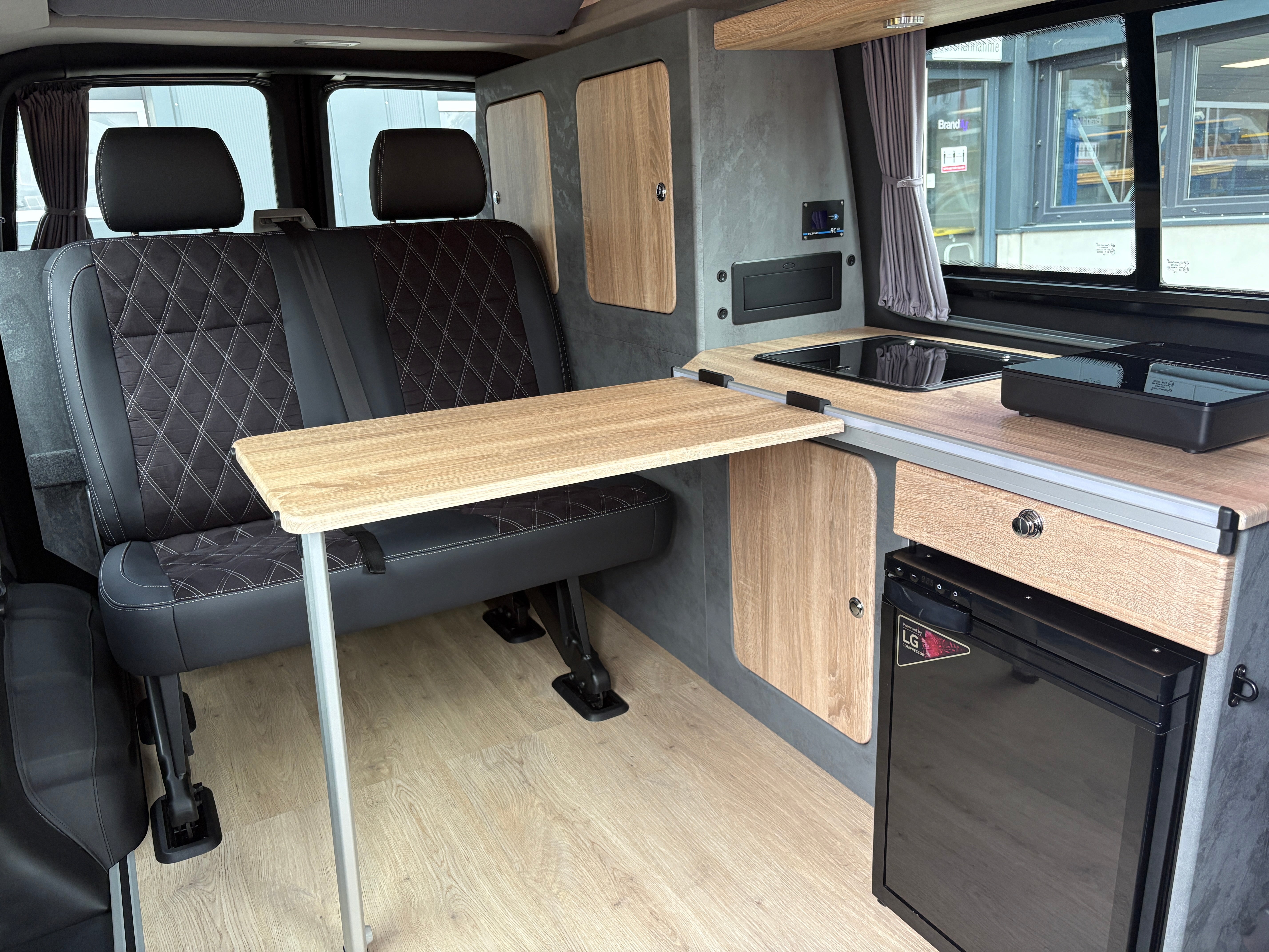 Volkswagen T6.1 Camper mit Aufstelldach, 2.0 TDI, 110 PS / 81KW | VW Bulli Wohnmobil Campervan Kastenwagen