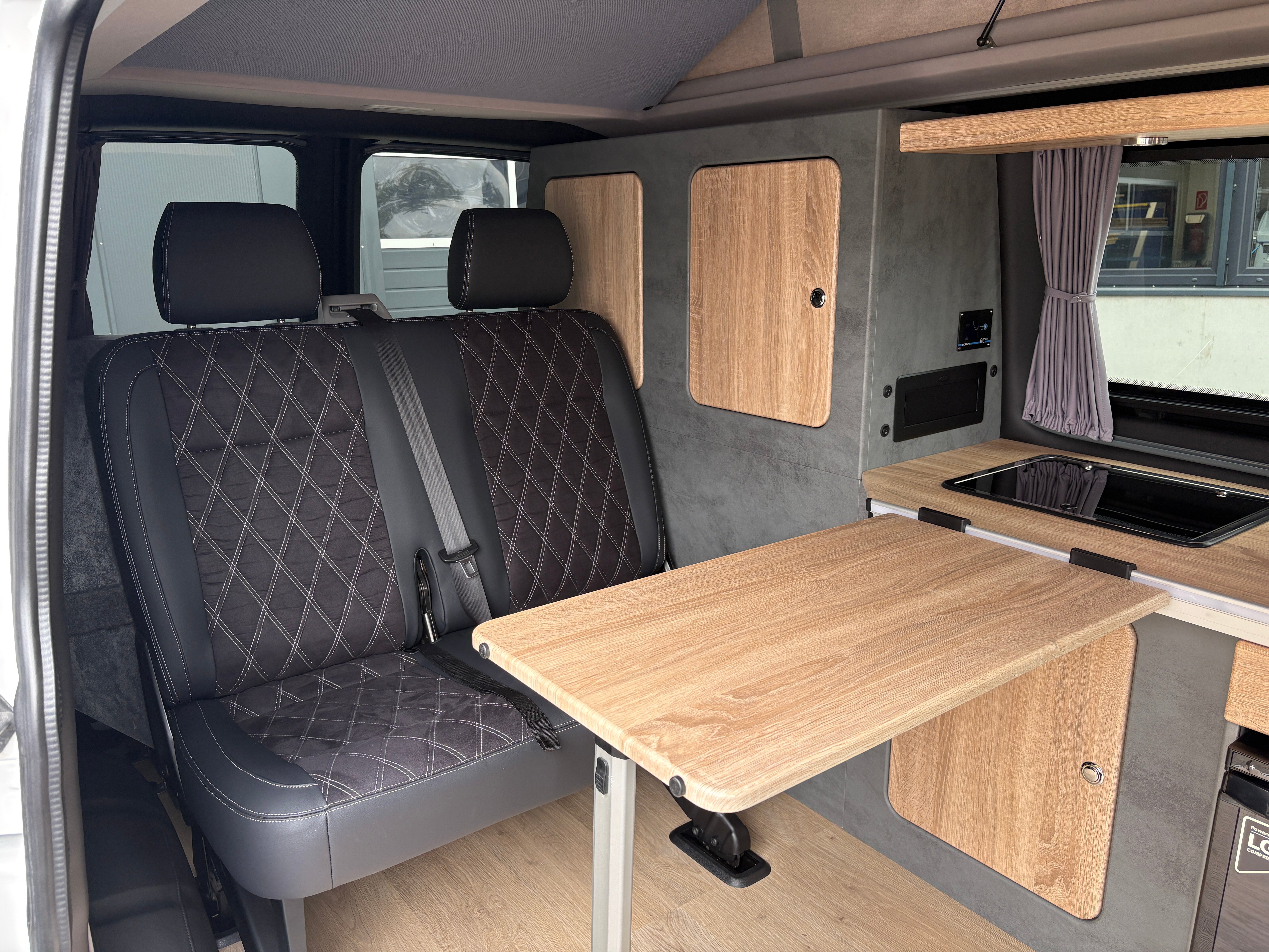 Volkswagen T6.1 Camper mit Aufstelldach, 2.0 TDI, 110 PS / 81KW | VW Bulli Wohnmobil Campervan Kastenwagen