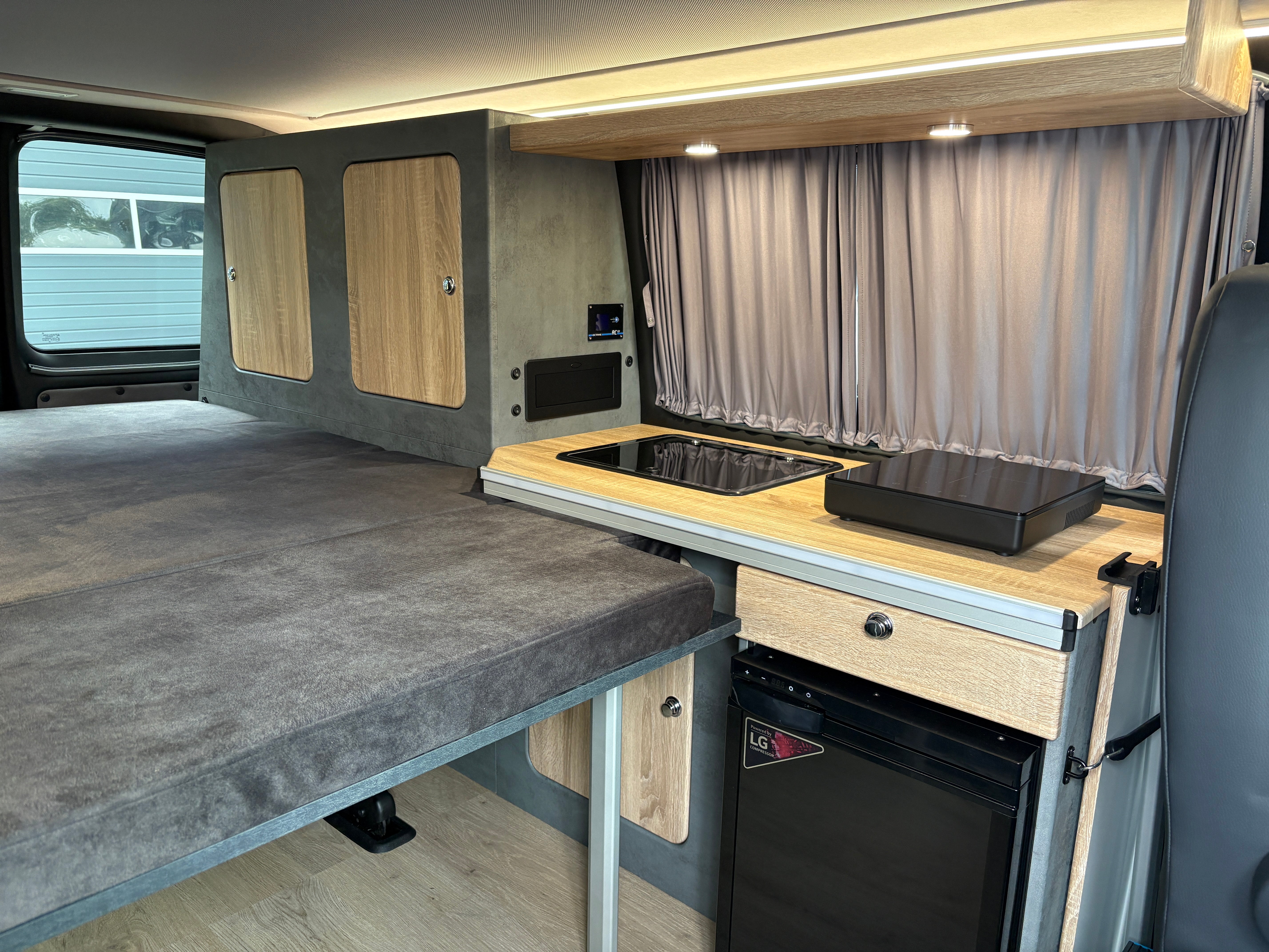 Volkswagen T6.1 Camper mit Aufstelldach, 2.0 TDI, 110 PS / 81KW | VW Bulli Wohnmobil Campervan Kastenwagen