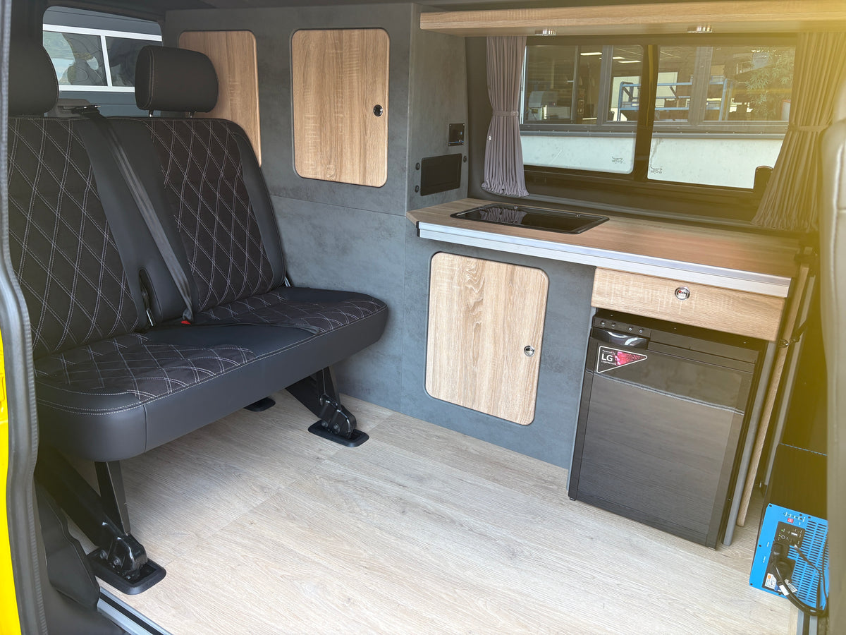 Camper-Ausbau Paket Wurzel für VW T5, T6 & T6.1 – Einstieg mit Sitzbank, Schlaffunktion, Küche & Eintragung, inkl. Montage in Mönchengladbach