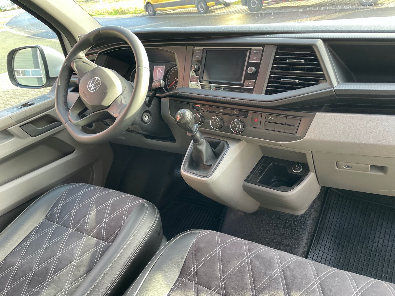 Volkswagen T6.1 Camper 2.0 TDI 150PS unfallfrei | Wohnmobil mit Hubdach Schlafdach, PDC, Navi, Rückfahrkamera