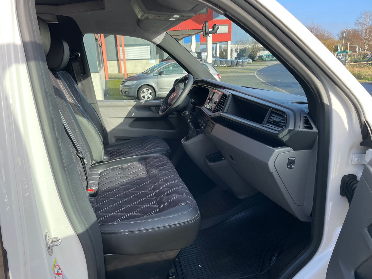 Volkswagen T6.1 Camper 2.0 TDI 150PS unfallfrei | Wohnmobil mit Hubdach Schlafdach, PDC, Navi, Rückfahrkamera