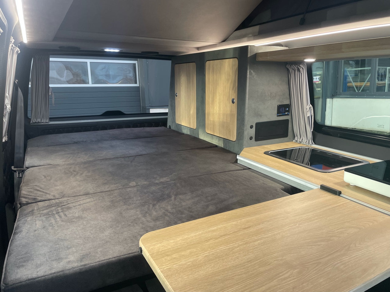 Volkswagen T6.1 Camper 2.0 TDI 150PS unfallfrei | Wohnmobil mit Hubdach Schlafdach, PDC, Navi, Rückfahrkamera
