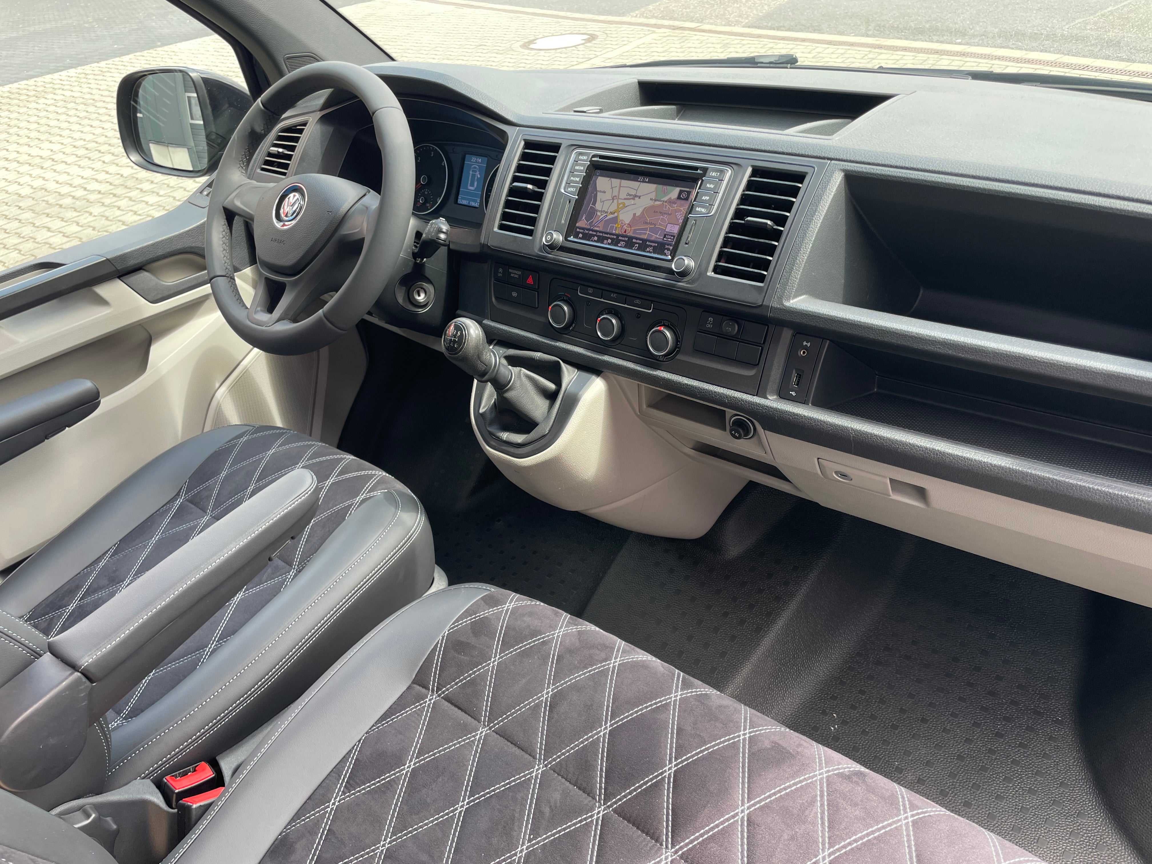 Volkswagen T6 4MOTION (Allrad) Camper 2.0 TDI 150PS unfallfrei | Wohnmobil mit Hubdach Schlafdach, PDC, Navi, Rückfahrkamera | Campervan Umbau 5 Sitzer