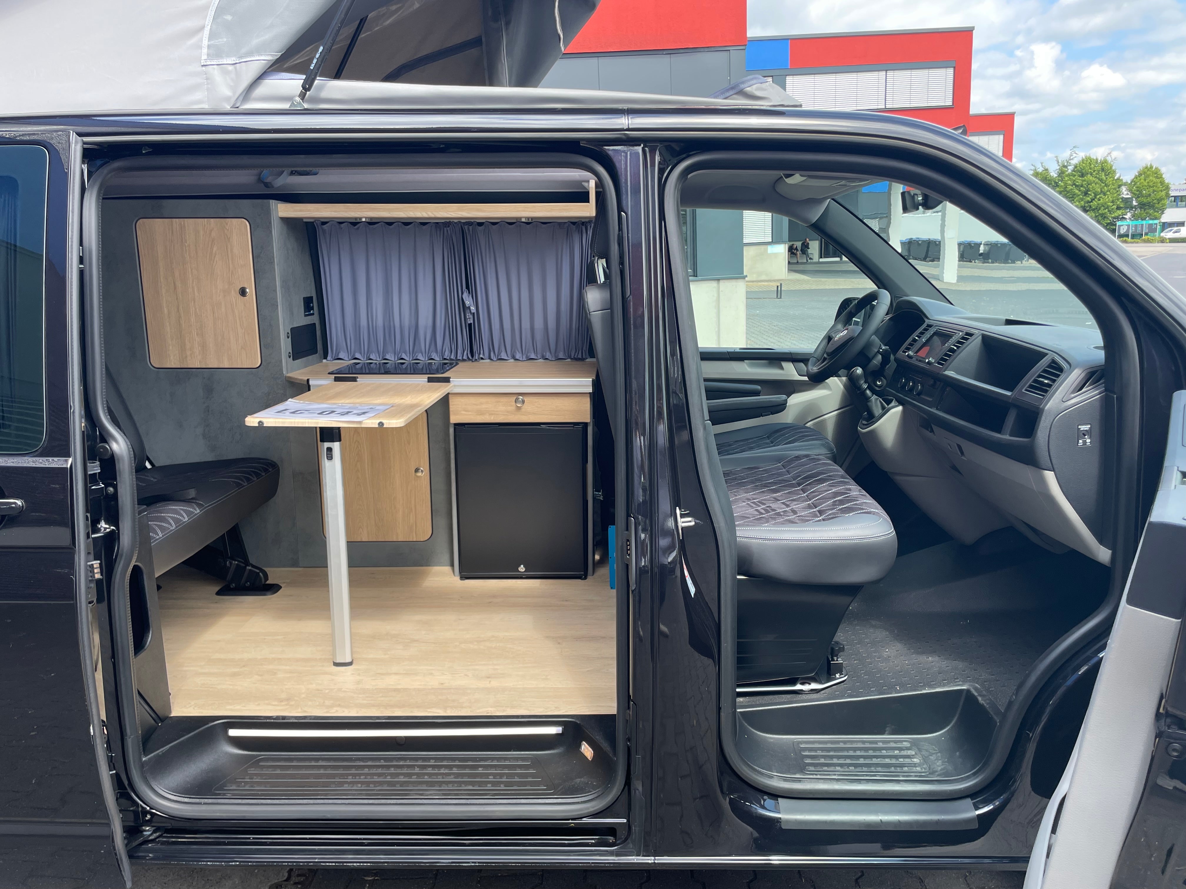 Volkswagen T6 4MOTION (Allrad) Camper 2.0 TDI 150PS unfallfrei | Wohnmobil mit Hubdach Schlafdach, PDC, Navi, Rückfahrkamera | Campervan Umbau 5 Sitzer