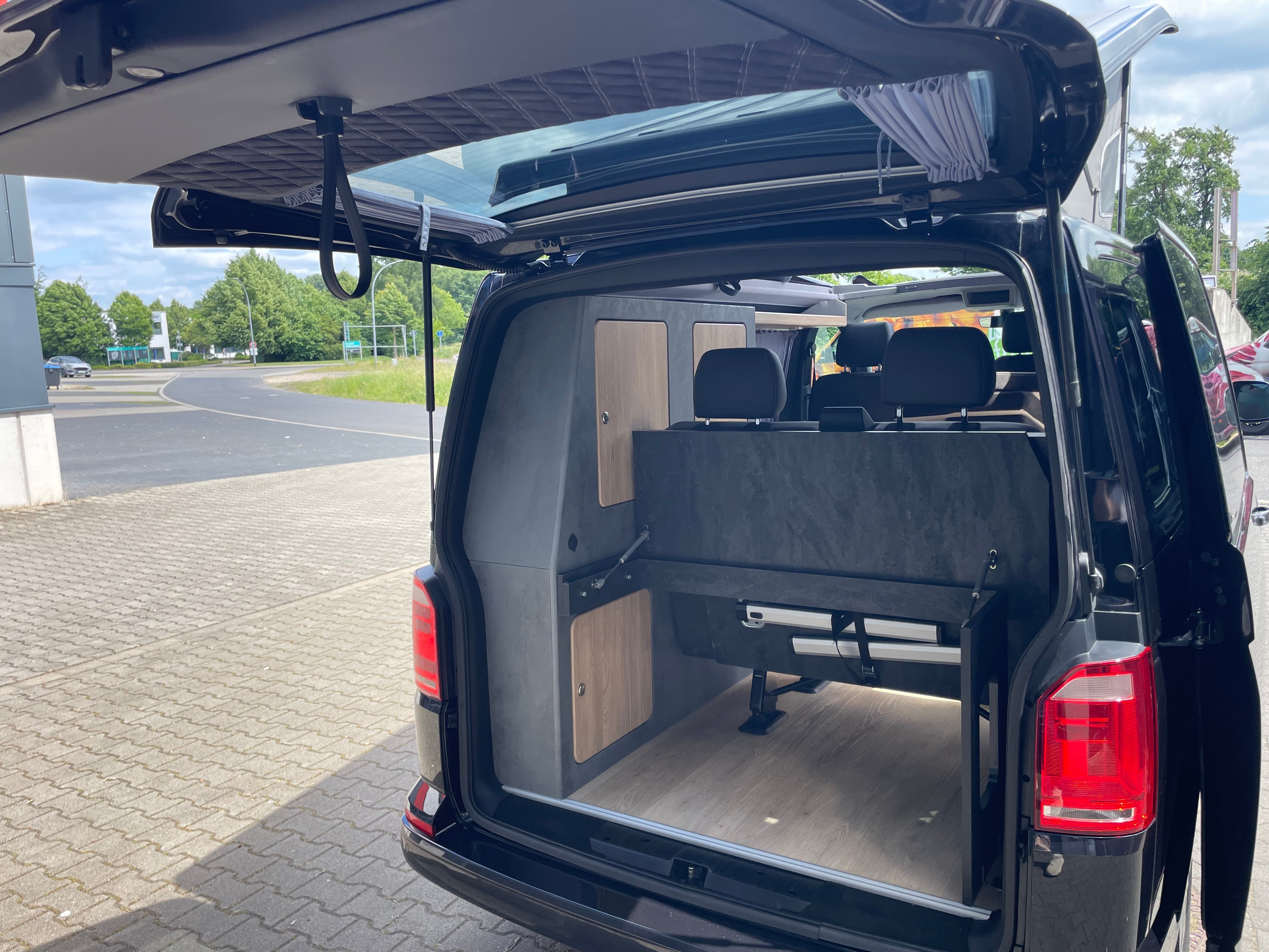 Volkswagen T6 4MOTION (Allrad) Camper 2.0 TDI 150PS unfallfrei | Wohnmobil mit Hubdach Schlafdach, PDC, Navi, Rückfahrkamera | Campervan Umbau 5 Sitzer