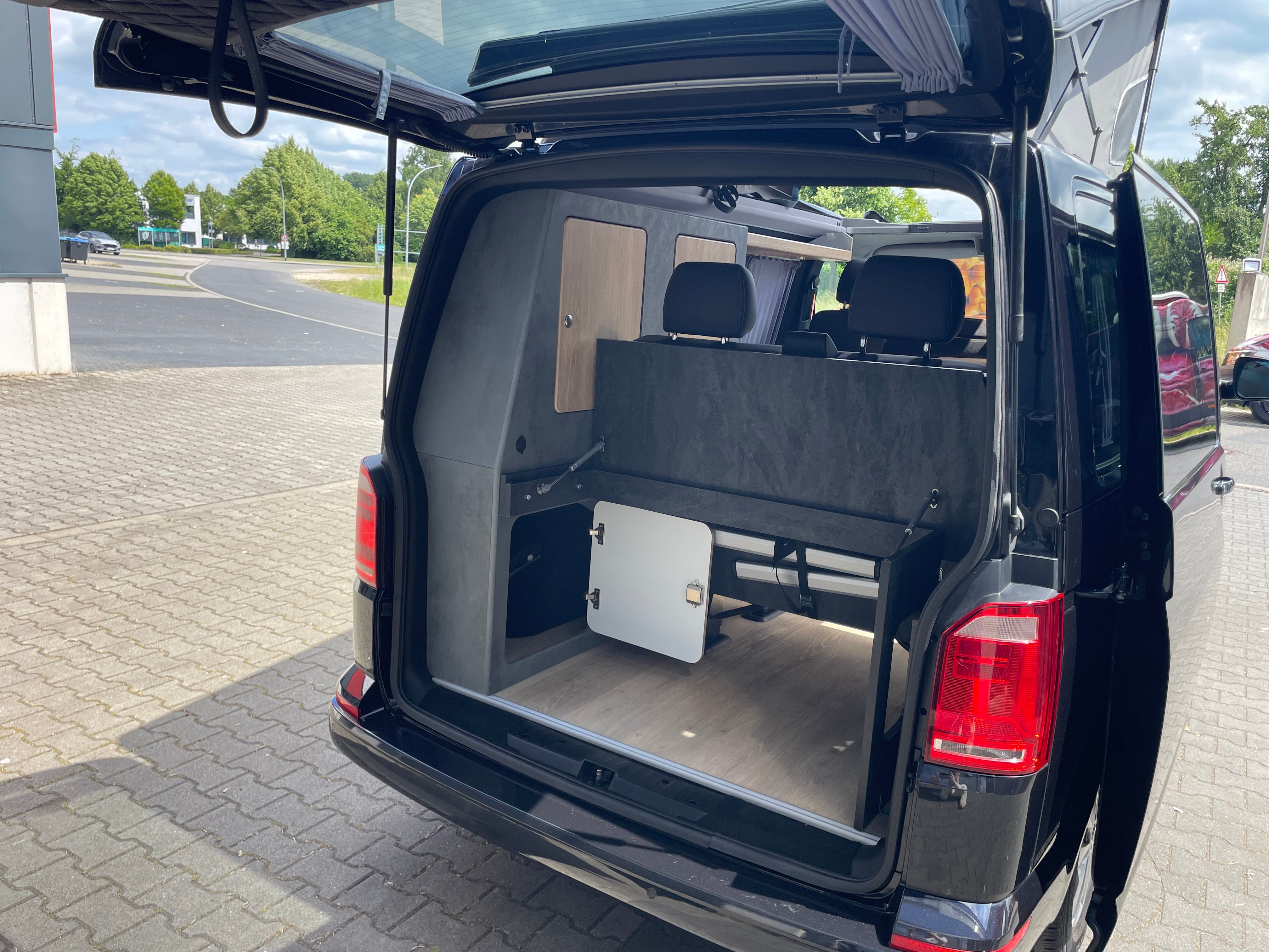 Volkswagen T6 4MOTION (Allrad) Camper 2.0 TDI 150PS unfallfrei | Wohnmobil mit Hubdach Schlafdach, PDC, Navi, Rückfahrkamera | Campervan Umbau 5 Sitzer