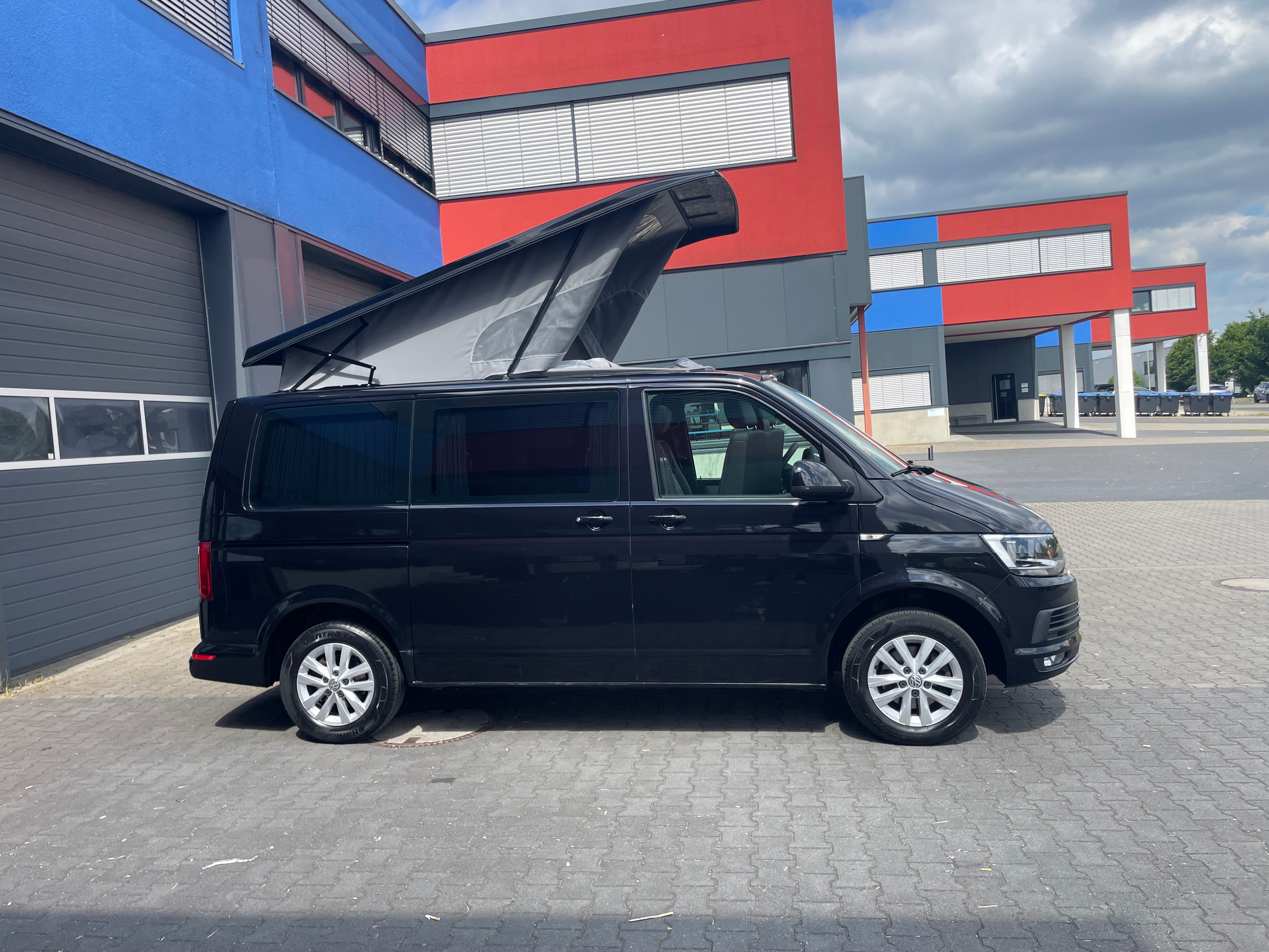 Volkswagen T6 4MOTION (Allrad) Camper 2.0 TDI 150PS unfallfrei | Wohnmobil mit Hubdach Schlafdach, PDC, Navi, Rückfahrkamera | Campervan Umbau 5 Sitzer