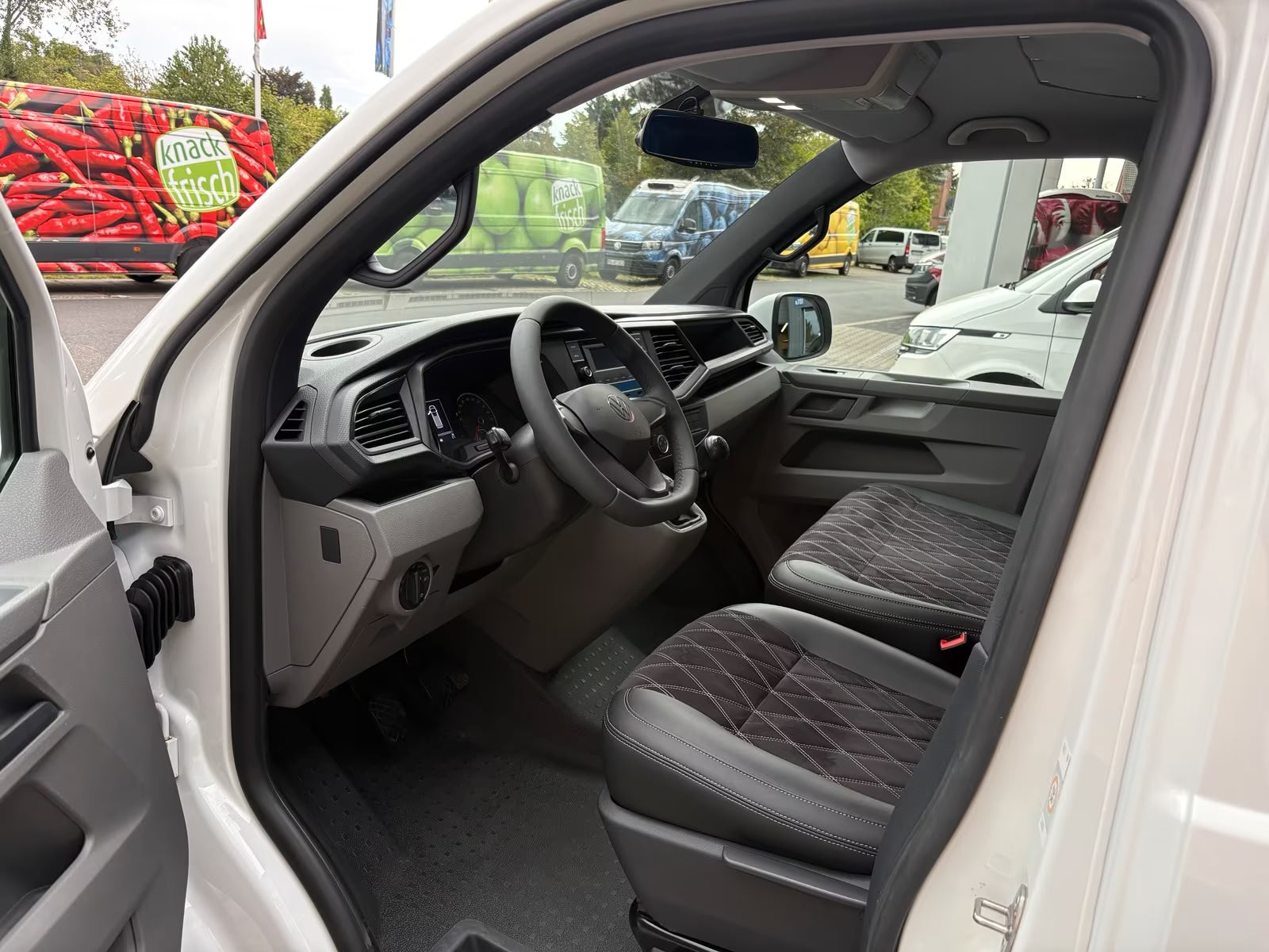 Volkswagen T6.1 Camper 2.0 TDI 150PS unfallfrei | Wohnmobil mit Hubdach Schlafdach, PDC, Rückfahrkamera | Campervan Umbau 5 Sitzer | VW