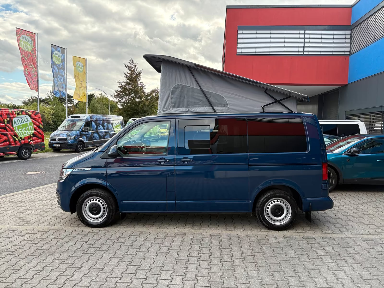 Volkswagen T6.1 Camper 2.0 TDI 110PS unfallfrei | Wohnmobil mit Hubdach Schlafdach, PDC, Navi, Rückfahrkamera | Campervan Umbau 5 Sitzer