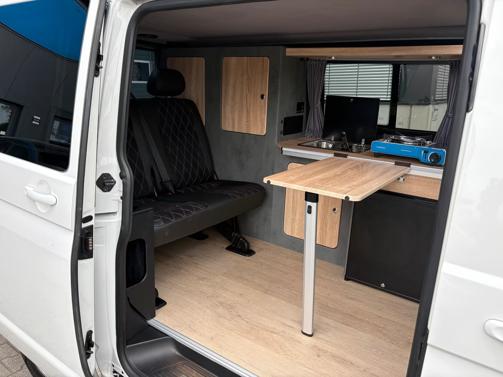 Volkswagen T6.1 Camper 2.0 TDI 150PS unfallfrei | Wohnmobil mit Hubdach Schlafdach, PDC, Rückfahrkamera | Campervan Umbau 5 Sitzer | VW