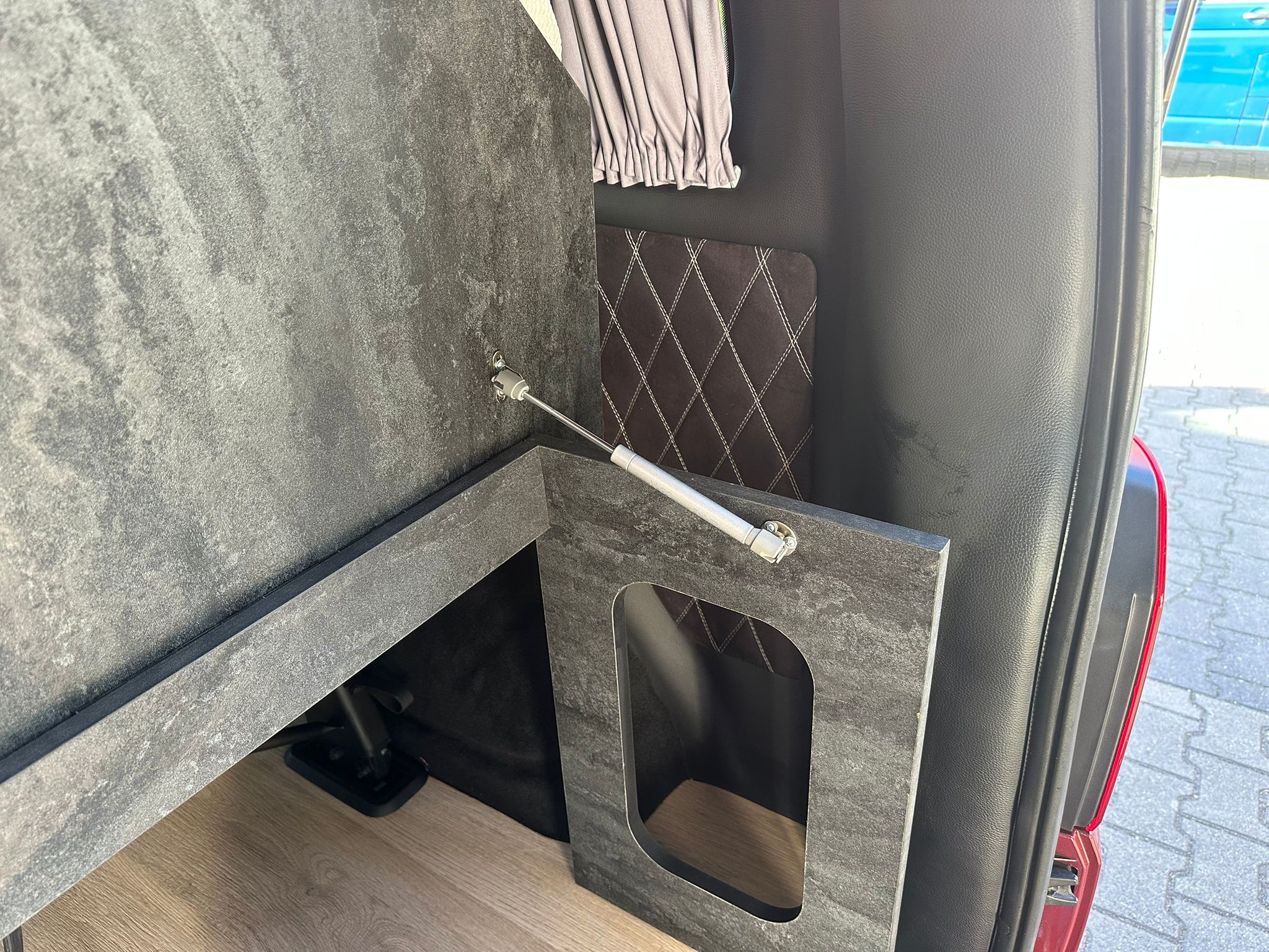 Volkswagen T6 Camper 2.0 TDI 102PS unfallfrei | Wohnmobil mit Hubdach Schlafdach, PDC, Navi, Rückfahrkamera | Campervan Umbau 5 Sitzer | VW