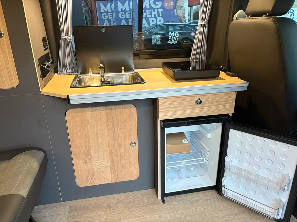 Volkswagen T6 Camper 2.0 TDI 114PS unfallfrei | Wohnmobil mit Hubdach Schlafdach, PDC, Anhängerkupplung, Rückfahrkamera | Campervan Umbau 5 Sitzer VW