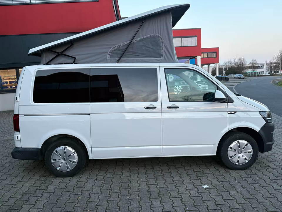 Volkswagen T6 Camper 2.0 TDI 114PS unfallfrei | Wohnmobil mit Hubdach Schlafdach, PDC, Anhängerkupplung, Rückfahrkamera | Campervan Umbau 5 Sitzer VW