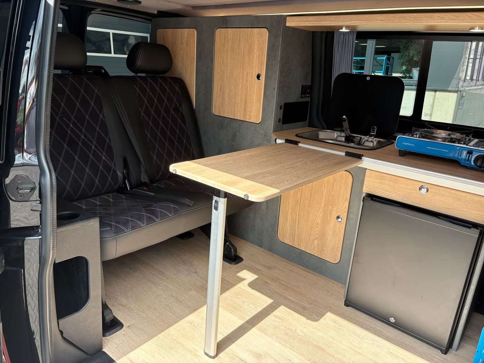 Volkswagen T6.1 Camper 2.0 TDI DSG 150PS unfallfrei | Wohnmobil mit Hubdach Schlafdach, PDC, Navi, Rückfahrkamera | Campervan Umbau 5 Sitzer VW