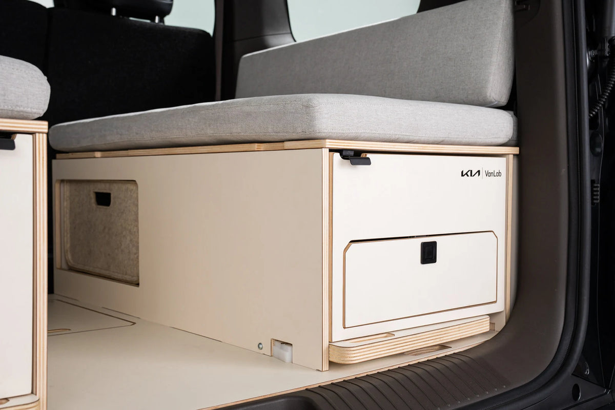 VanLab Camping-Kit für Kia PV5 Passenger: herausnehmbare Campingbox mit Sitzgruppe, Bett & Küchenmodul, Einbau in Mönchengladbach