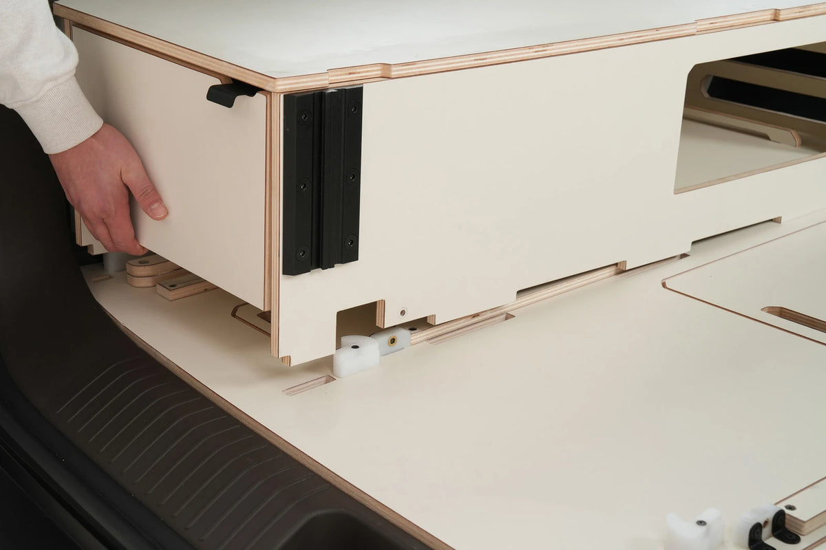 VanLab Camping-Kit für Kia PV5 Passenger: herausnehmbare Campingbox mit Sitzgruppe, Bett & Küchenmodul, Einbau in Mönchengladbach