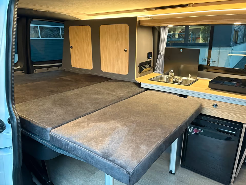 Volkswagen T6 Camper 2.0 TDI 114PS unfallfrei | Wohnmobil mit Hubdach Schlafdach, PDC, Anhängerkupplung, Rückfahrkamera | Campervan Umbau 5 Sitzer VW