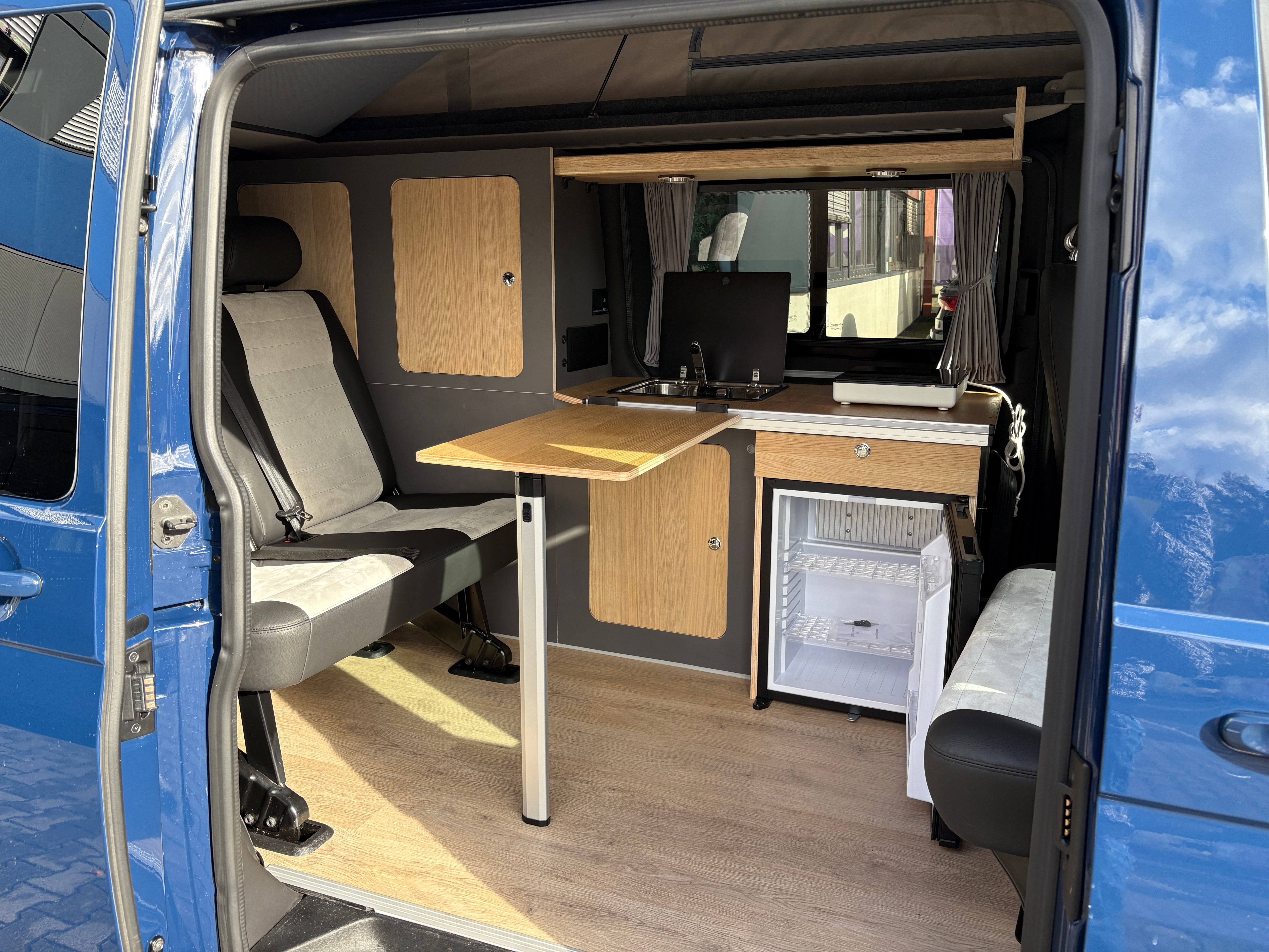 Volkswagen T6.1 Camper 2.0 TDI 110PS unfallfrei | Wohnmobil mit Hubdach Schlafdach, PDC, Navi, Rückfahrkamera | Campervan Umbau 5 Sitzer