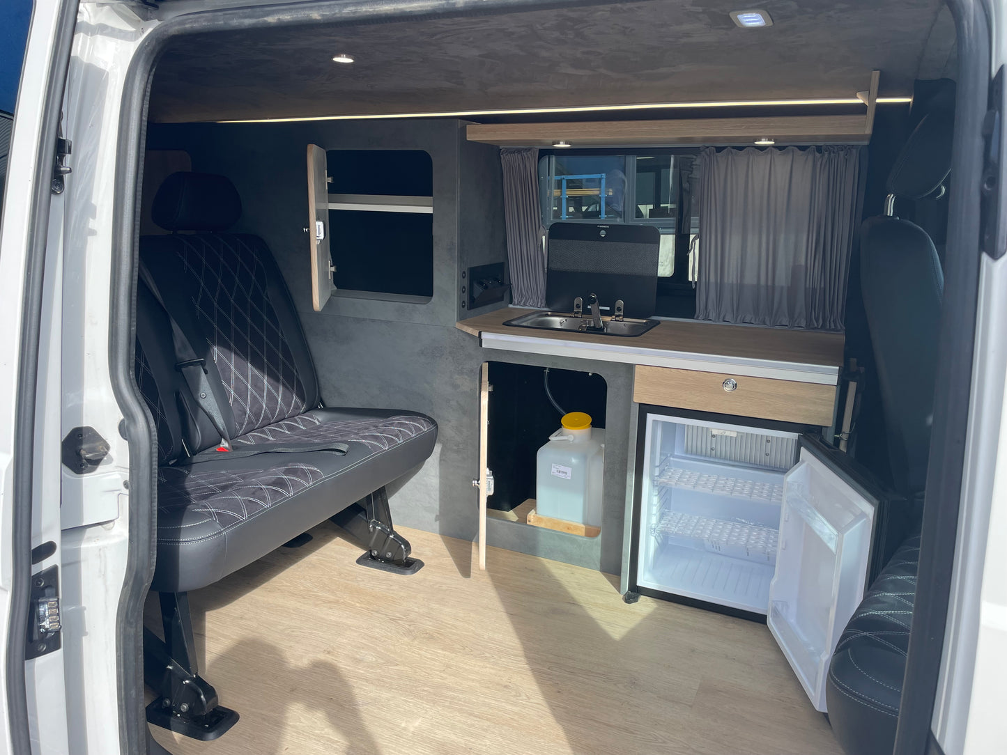 Volkswagen T6.1 Lang Camper 2.0 TDI 150PS Automatik DSG unfallfrei | Wohnmobil mit Standheizung, PDC, Navi | nur 100.000km | Campervan Umbau 5 Sitzer