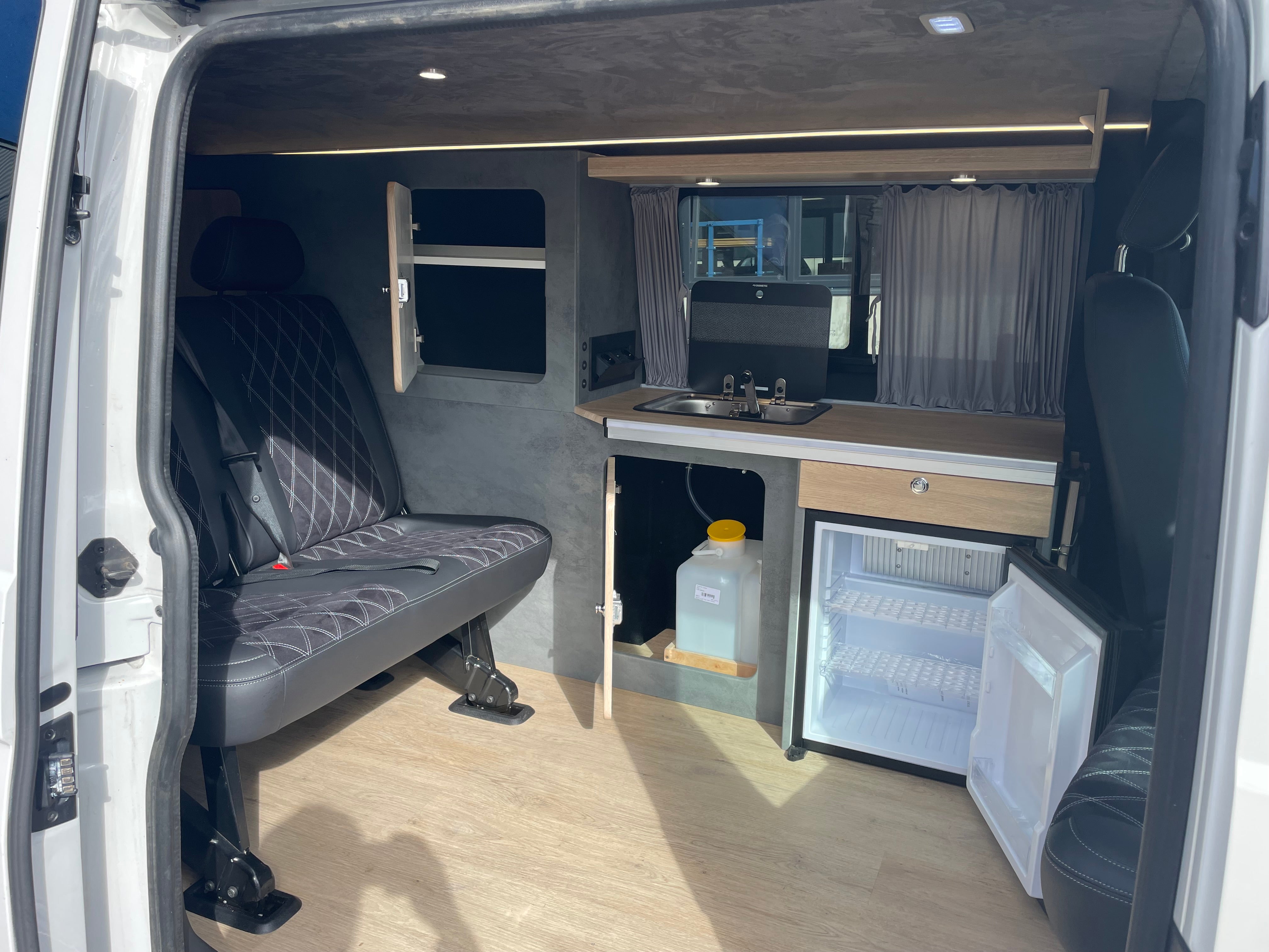 Volkswagen T6.1 Lang Camper 2.0 TDI 150PS Automatik DSG unfallfrei | Wohnmobil mit Standheizung, PDC, Navi | nur 100.000km | Campervan Umbau 5 Sitzer