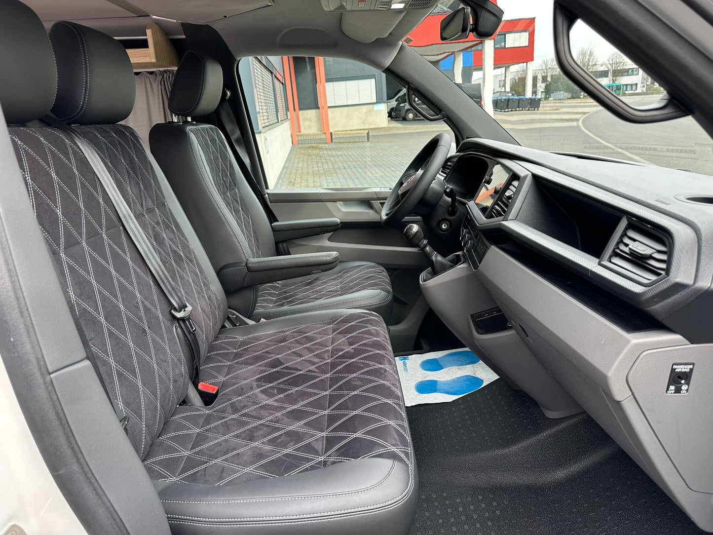 Volkswagen T6.1 Camper 2.0 TDI 150PS unfallfrei | Wohnmobil mit Hubdach Schlafdach, PDC, Navi, Rückfahrkamera | Campervan Umbau 5 Sitzer
