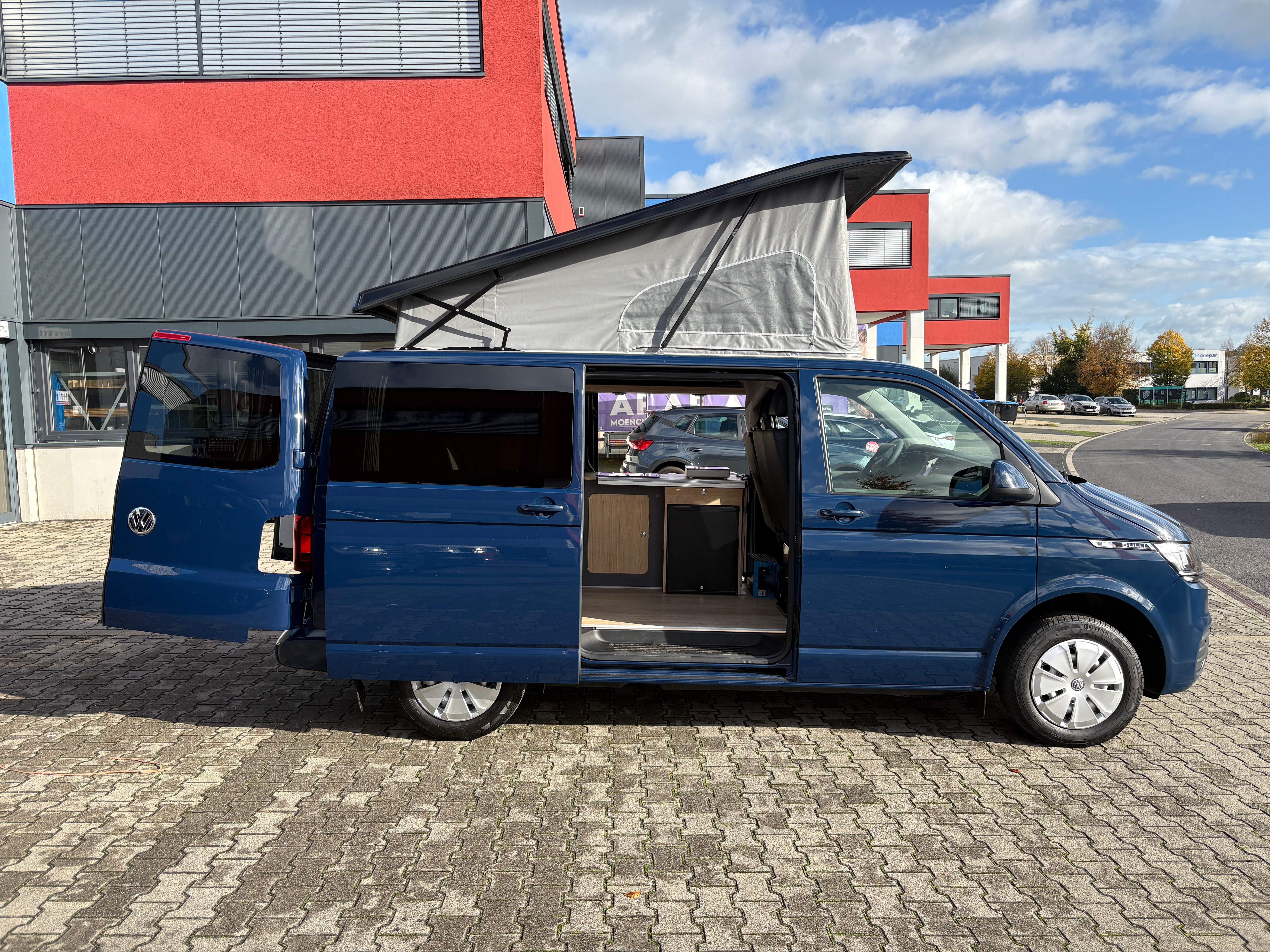 Volkswagen T6.1 Camper 2.0 TDI 110PS unfallfrei | Wohnmobil mit Hubdach Schlafdach, PDC, Navi, Rückfahrkamera | Campervan Umbau 5 Sitzer