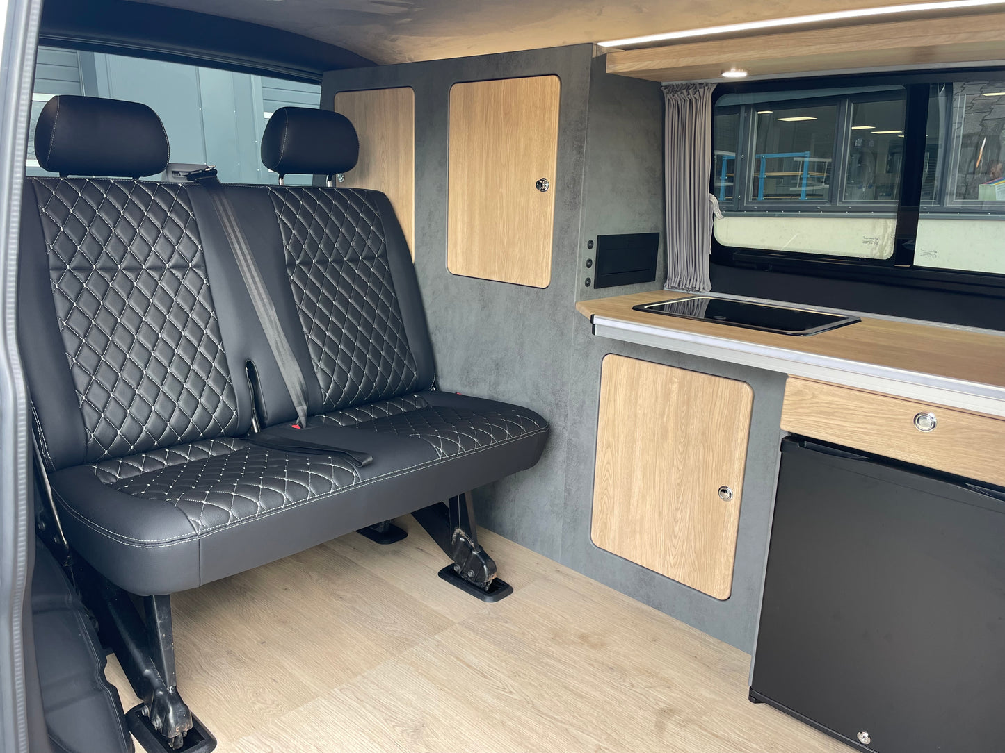 Volkswagen T6.1 Camper 2.0 TDI 110PS unfallfrei | nur 55.000km | Wohnmobil mit Navi, PDC, Rückfahrkamera | Campervan Umbau 5 Sitzer Leder
