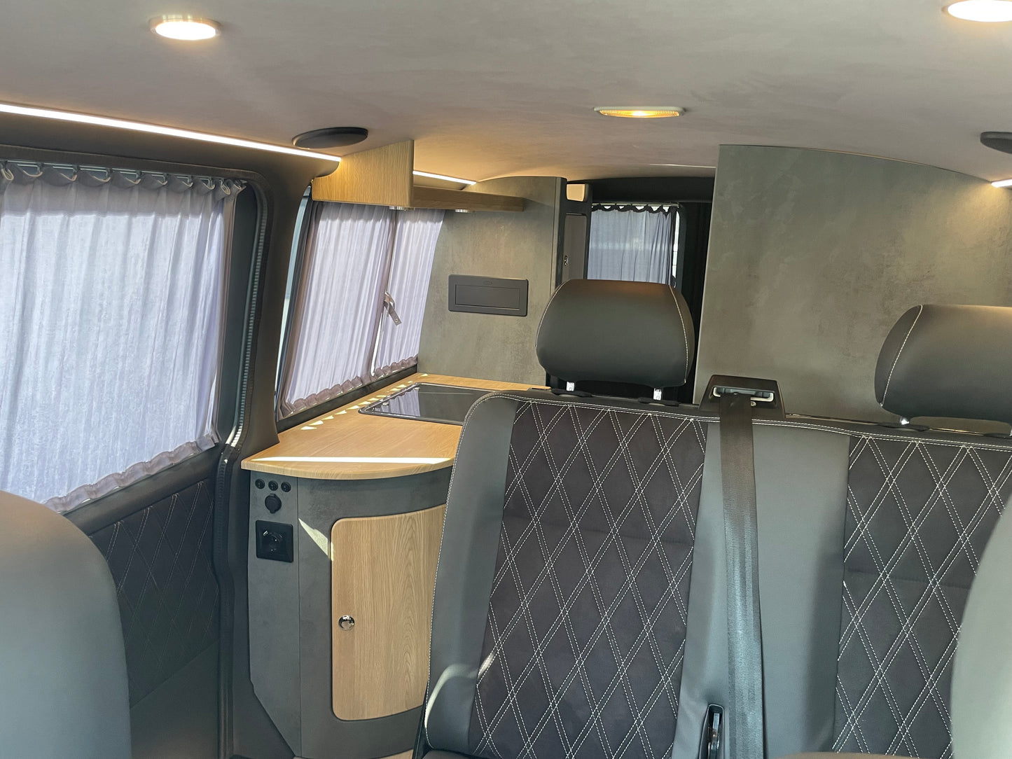 Volkswagen T6 Camper mit Toilette 2.0 TDI 150PS unfallfrei | Wohnmobil, PDC, Navi, Rückfahrkamera | Campervan Umbau 4 Sitzer