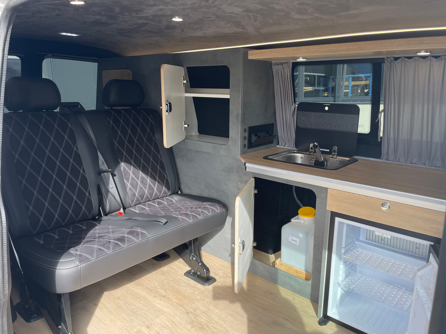 Volkswagen T6.1 Lang Camper 2.0 TDI 150PS Automatik DSG unfallfrei | Wohnmobil mit Standheizung, PDC, Navi | nur 100.000km | Campervan Umbau 5 Sitzer