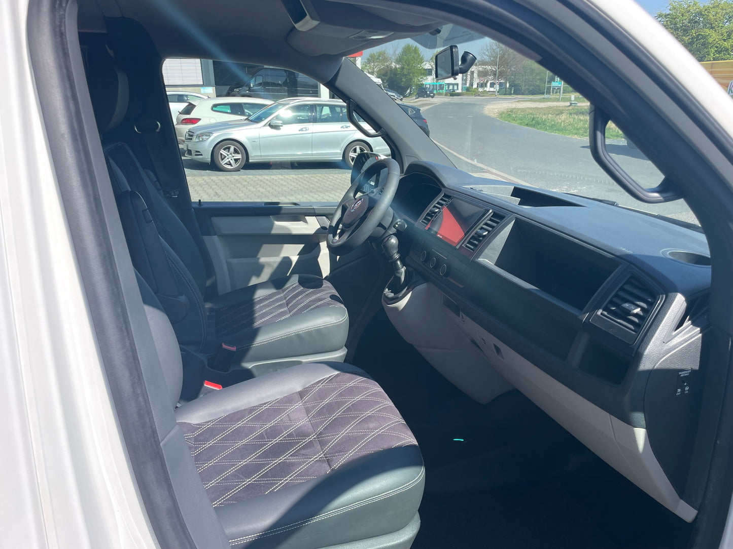 Volkswagen T6 Camper mit Toilette 2.0 TDI 150PS unfallfrei | Wohnmobil, PDC, Navi, Rückfahrkamera | Campervan Umbau 4 Sitzer