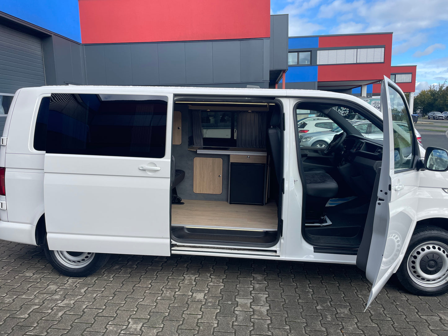 Volkswagen T6.1 Lang Camper 2.0 TDI 150PS Automatik DSG unfallfrei | Wohnmobil mit Standheizung, PDC, Navi | nur 100.000km | Campervan Umbau 5 Sitzer