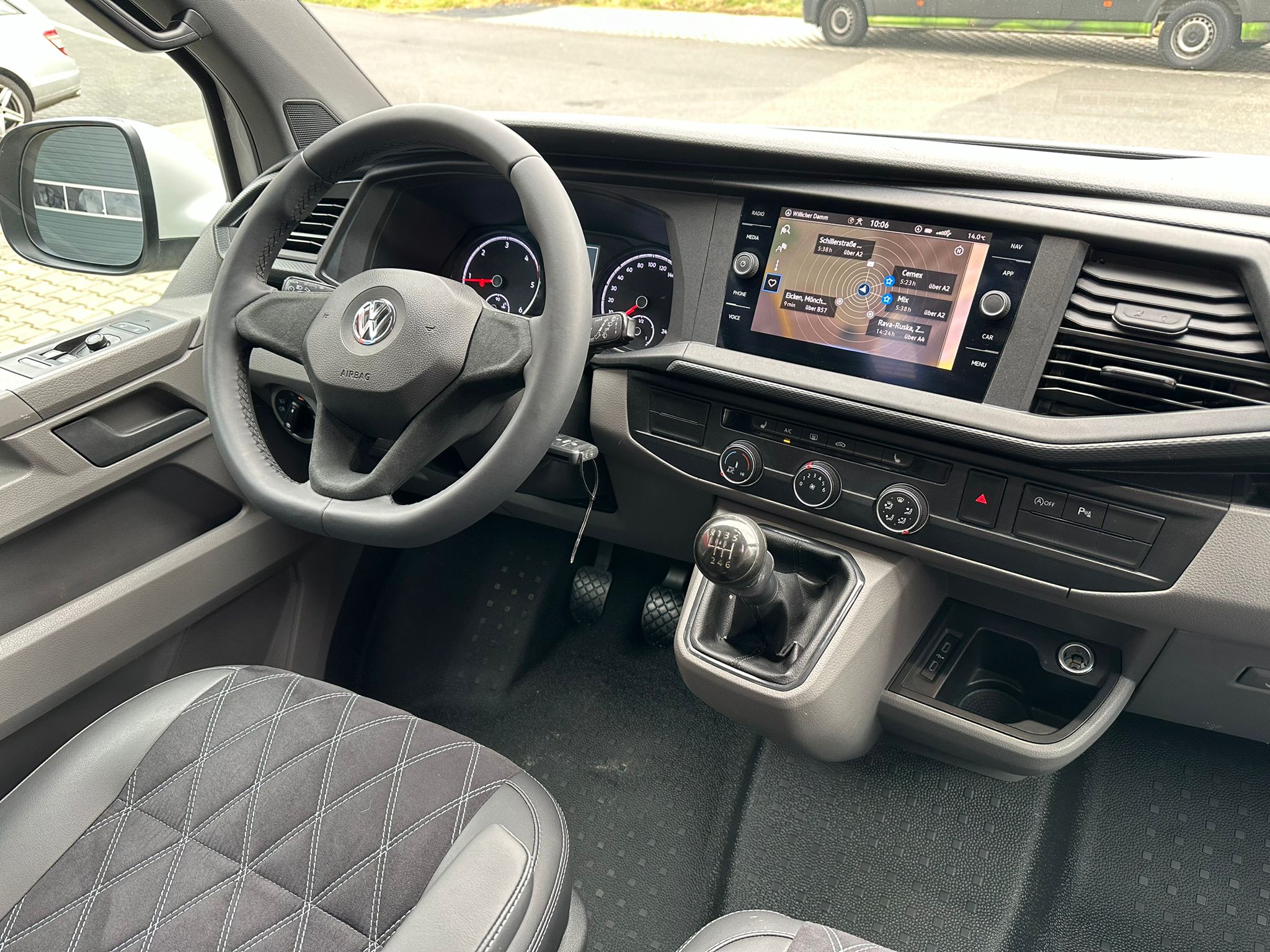 Volkswagen T6.1 Camper 2.0 TDI 150PS unfallfrei | Wohnmobil mit Hubdach Schlafdach, PDC, Navi, Rückfahrkamera | Campervan Umbau 5 Sitzer